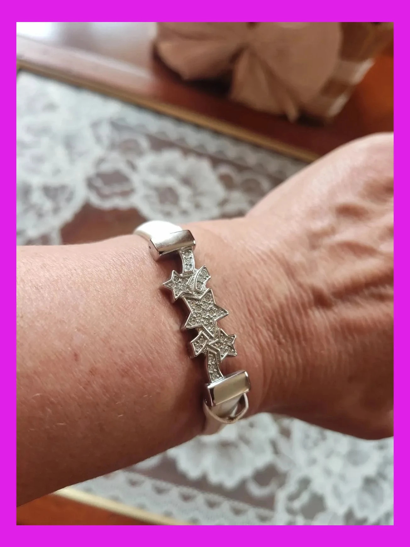 🌺Pulsera de piel blanca con pieza de acero inoxidable libre de níquel con estrellas y brillantitos