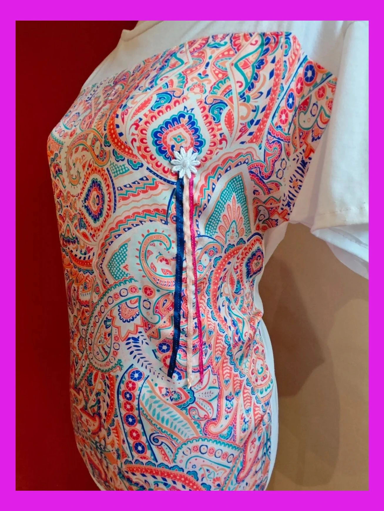🌺 Camiseta blanca con raso multicolor delante y detalle de cintas y margarita – Urban By Venca – taille XL / 42 / 14 4