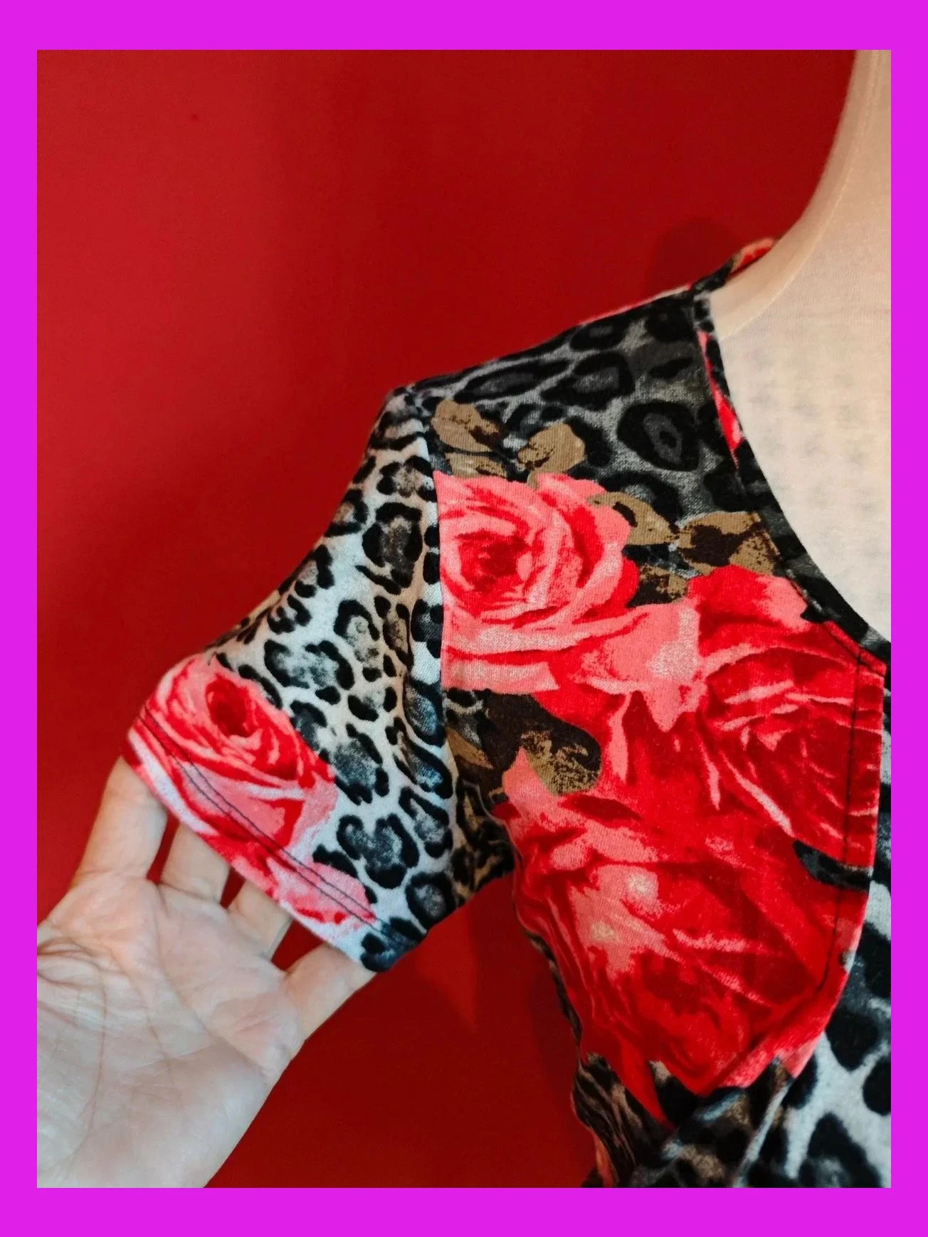 🌺Camiseta con estampado animal print con flores y coqueto agujero en escote – Punto Roma – taille S / 36 / 8 4