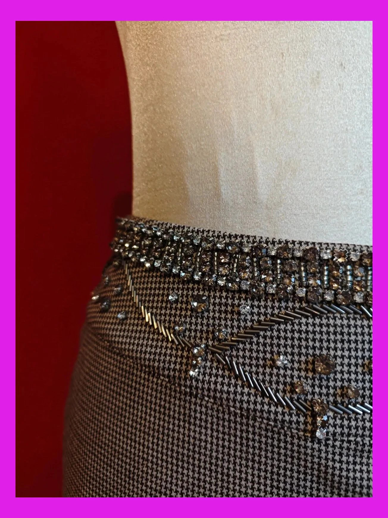 🌺 Bonita falda entallada con estampado pata de gallo con brillantes cosidos en cintura, talla M – Strena – taille M / 38 / 10 4
