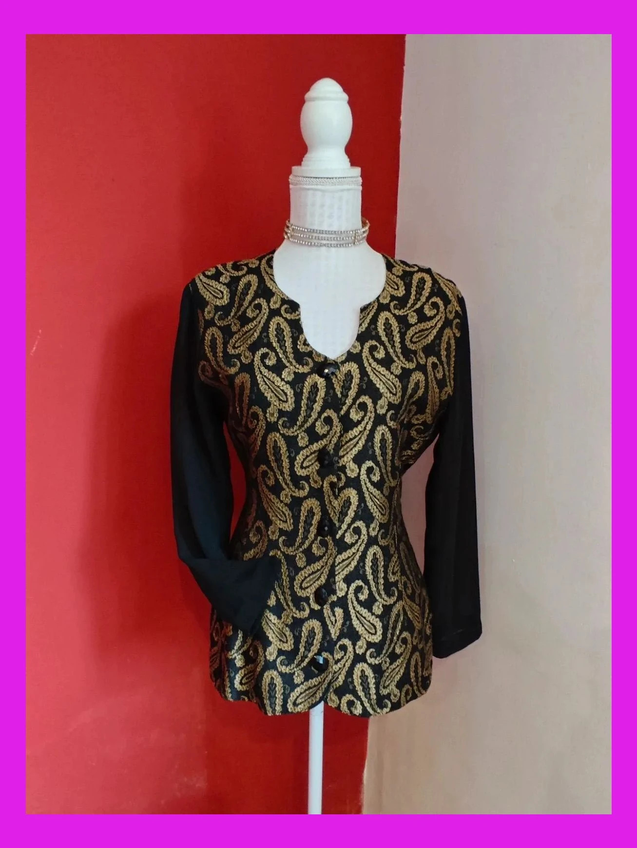 🌺Blazer o chaqueta de estilo vintage en color negro con elegante estampado cachemir dorado