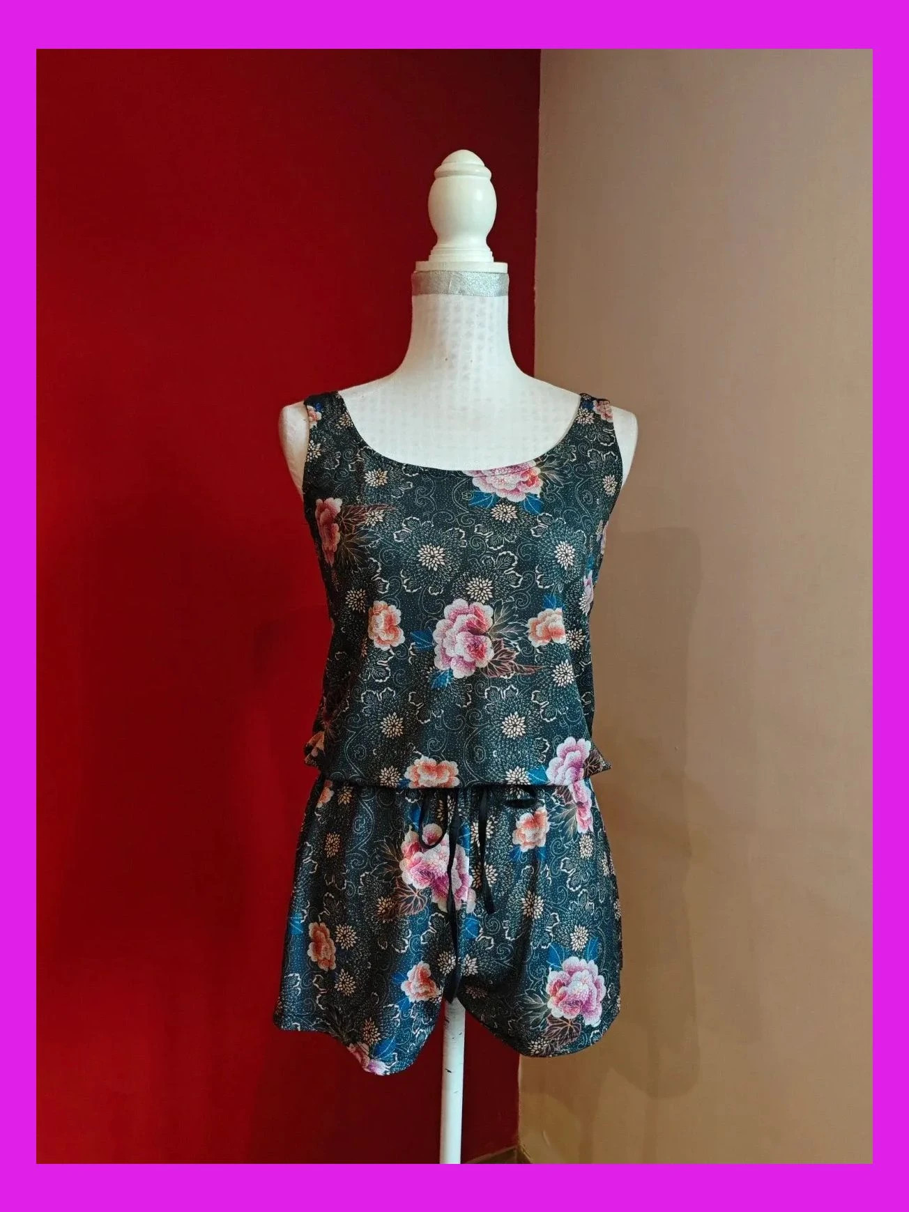 🌺Mono corto negro con estampado floral y espalda abierta, talla S – Pull & Bear – taille S / 36 / 8 2