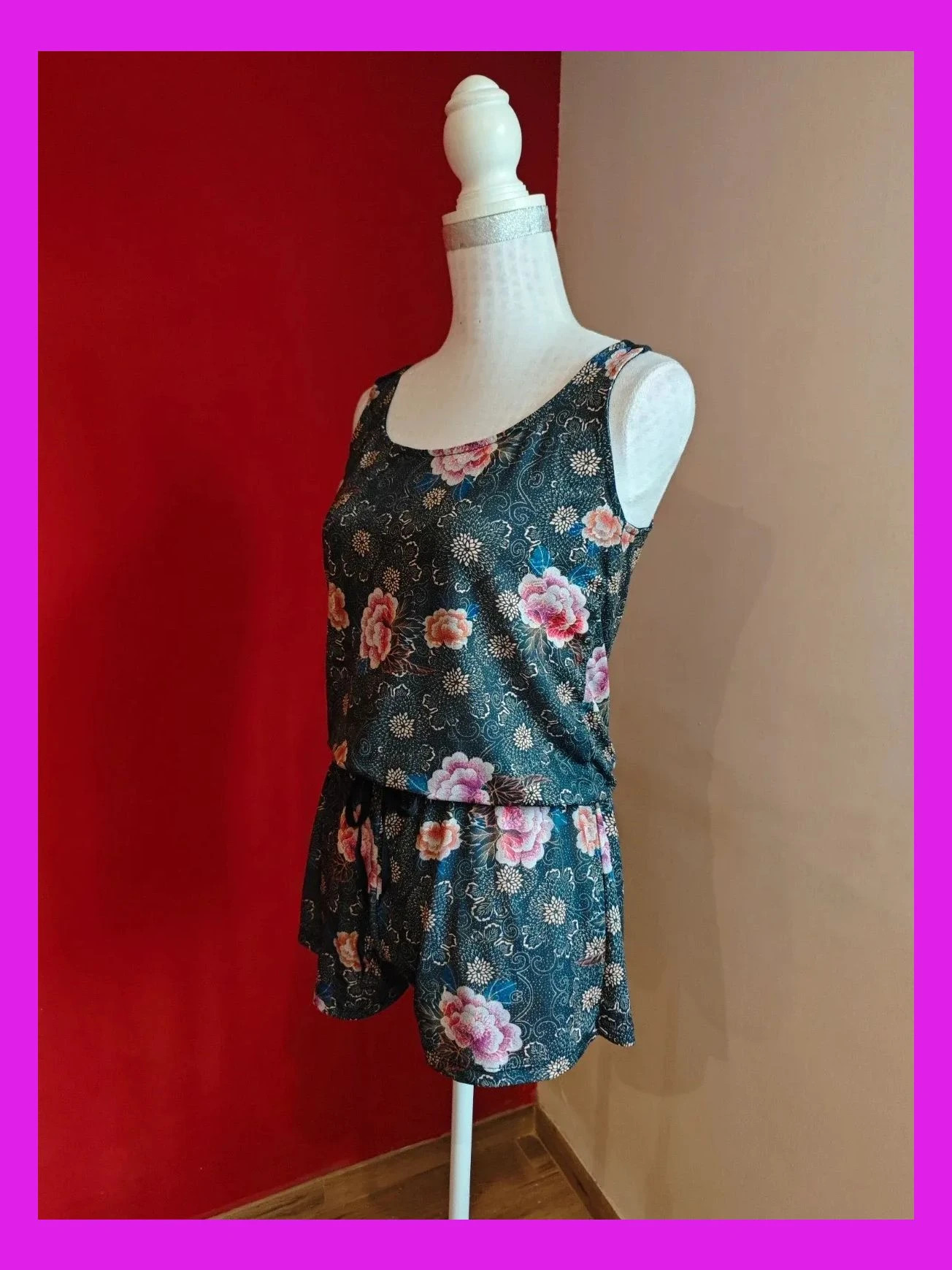 🌺Mono corto negro con estampado floral y espalda abierta, talla S – Pull & Bear – taille S / 36 / 8 3