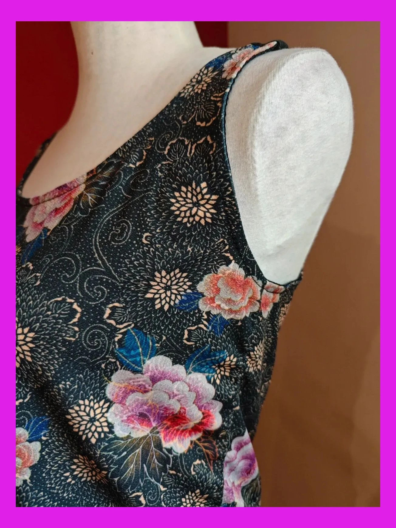 🌺Mono corto negro con estampado floral y espalda abierta, talla S – Pull & Bear – taille S / 36 / 8 5