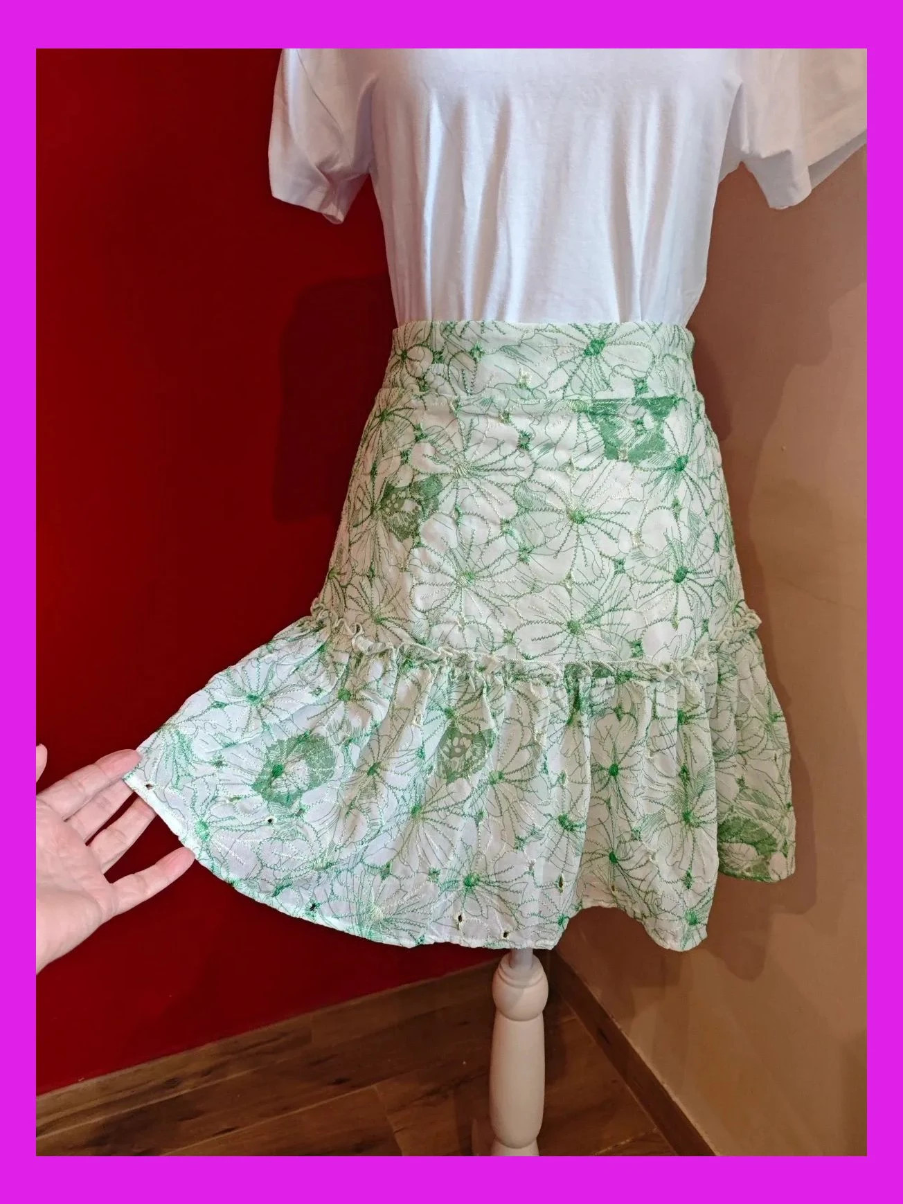 🌺 Original falda de gasa verde clarito con bordados tonos verdes con volante, talla S – Refined Department – taille S / 36 / 8 3