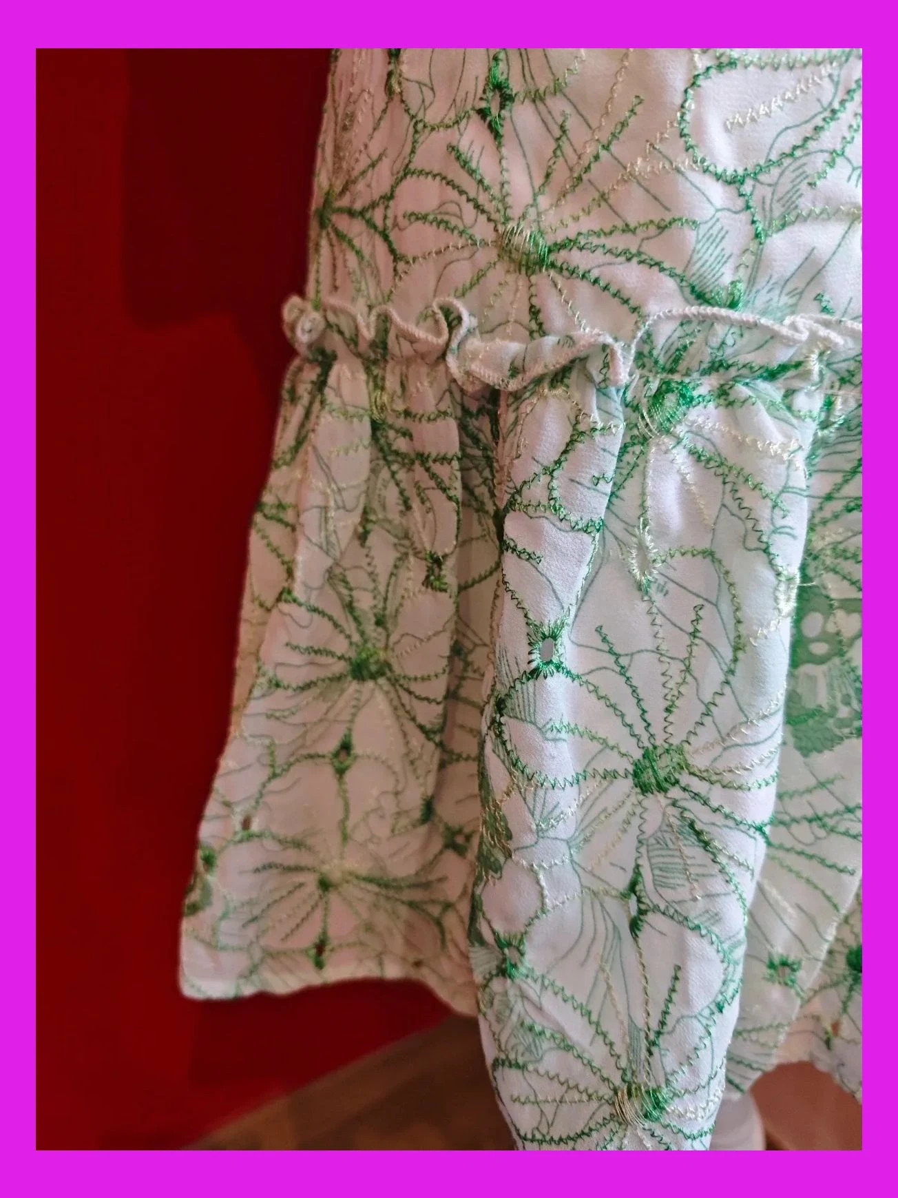 🌺 Original falda de gasa verde clarito con bordados tonos verdes con volante, talla S – Refined Department – taille S / 36 / 8 4