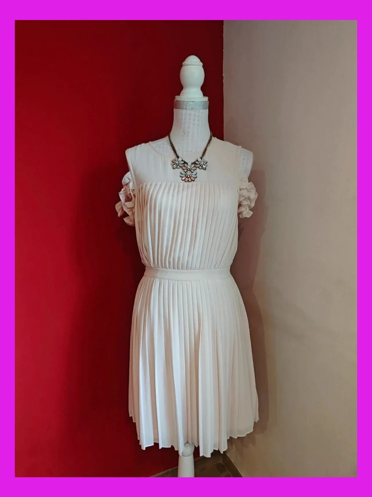 🌺 Elegante vestido plisado color rosa palo con tirantes fruncidos caídos sobre los brazos, de Vila – Vila – taille M / 38 / 10
