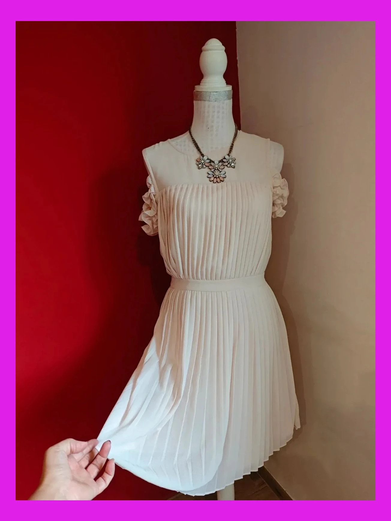 🌺 Elegante vestido plisado color rosa palo con tirantes fruncidos caídos sobre los brazos, de Vila – Vila – taille M / 38 / 10 2