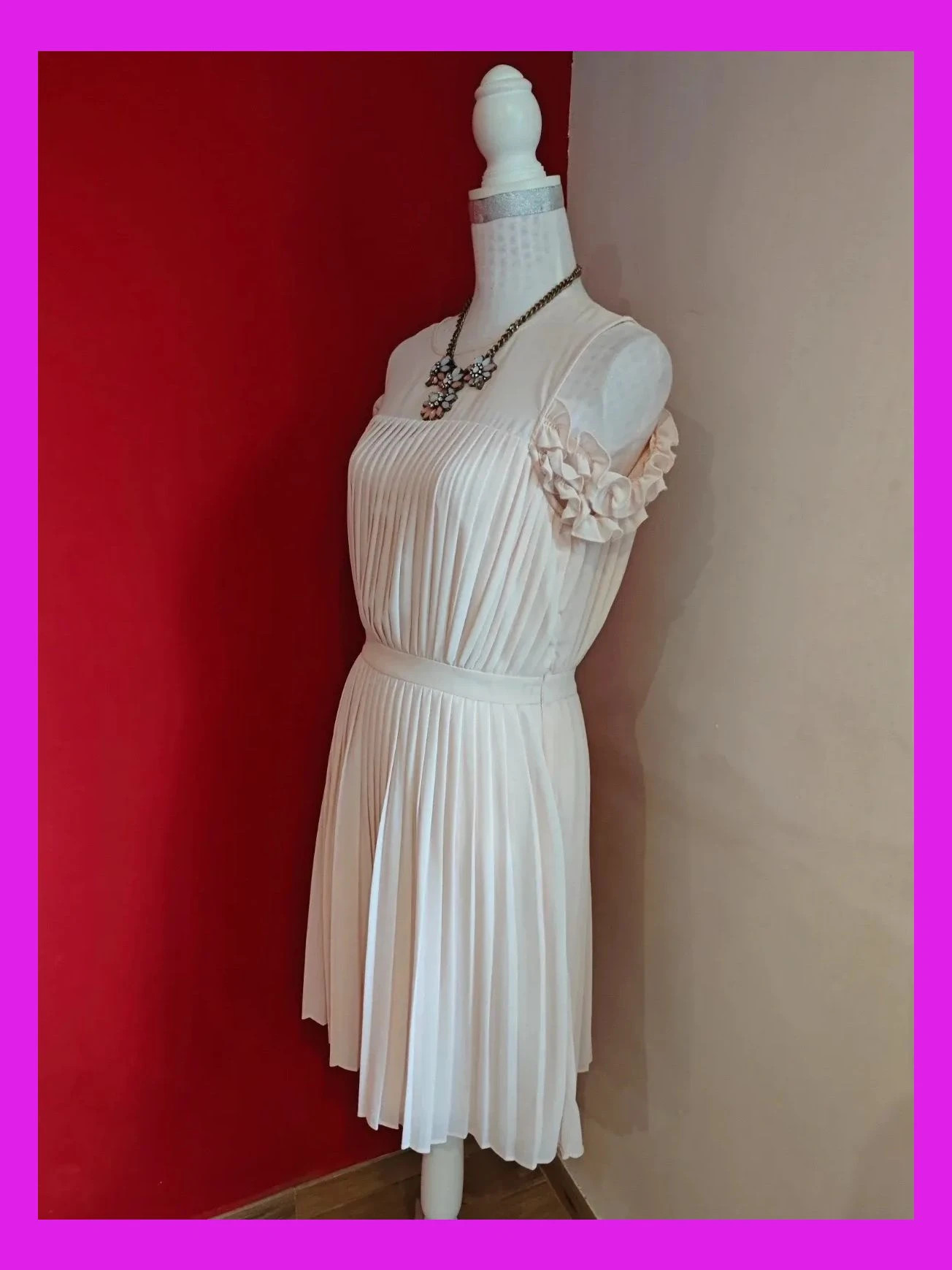 🌺 Elegante vestido plisado color rosa palo con tirantes fruncidos caídos sobre los brazos, de Vila – Vila – taille M / 38 / 10 3