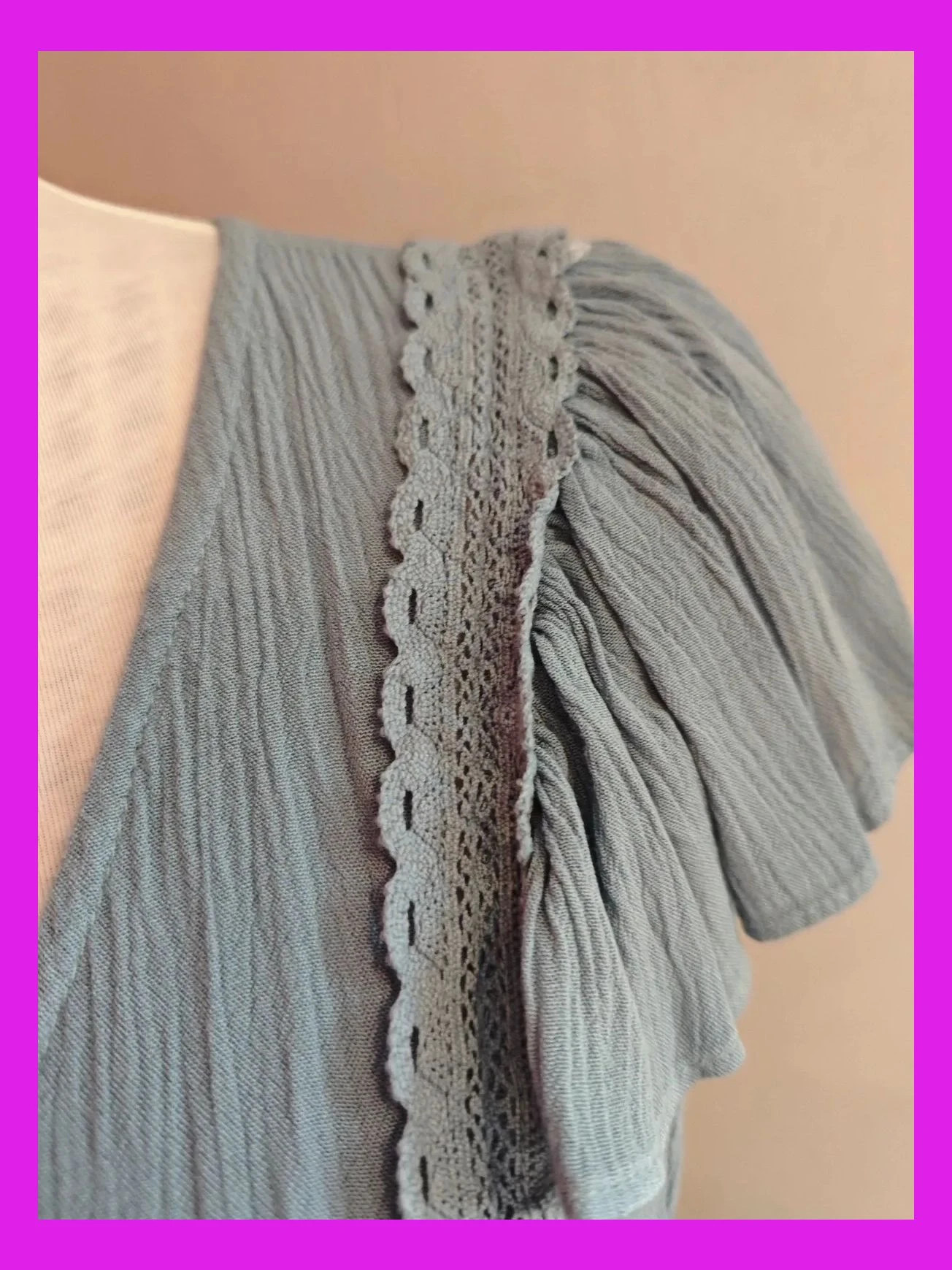 🌺Blusa azul claro con cintas de crochet delante con volantes en hombros – ONLY – taille XL / 42 / 14 4
