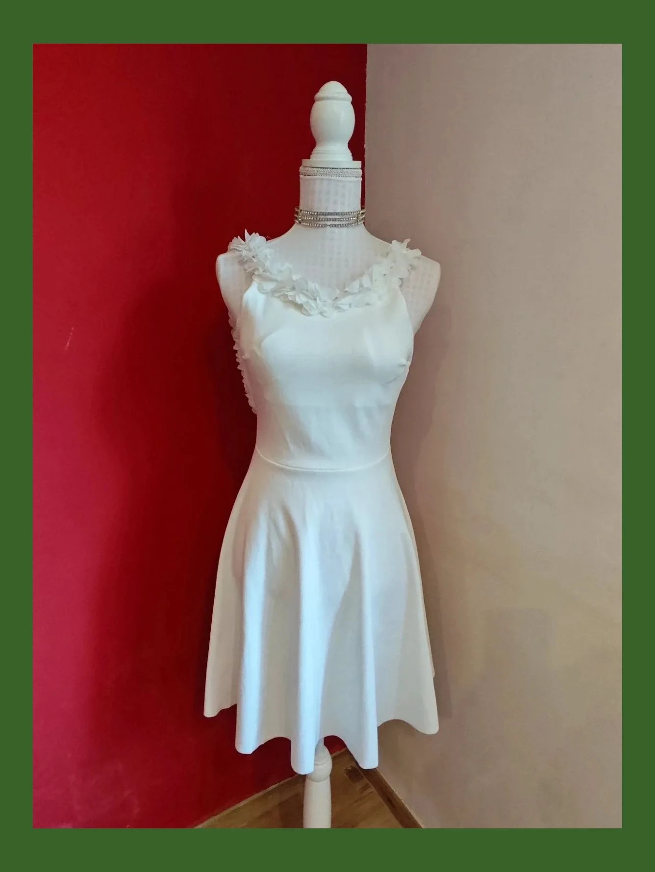 🎁 Espectacular vestido blanco con flores de gasa en escote y tirante trasero – Vintage Girl – taille S / 36 / 8 2