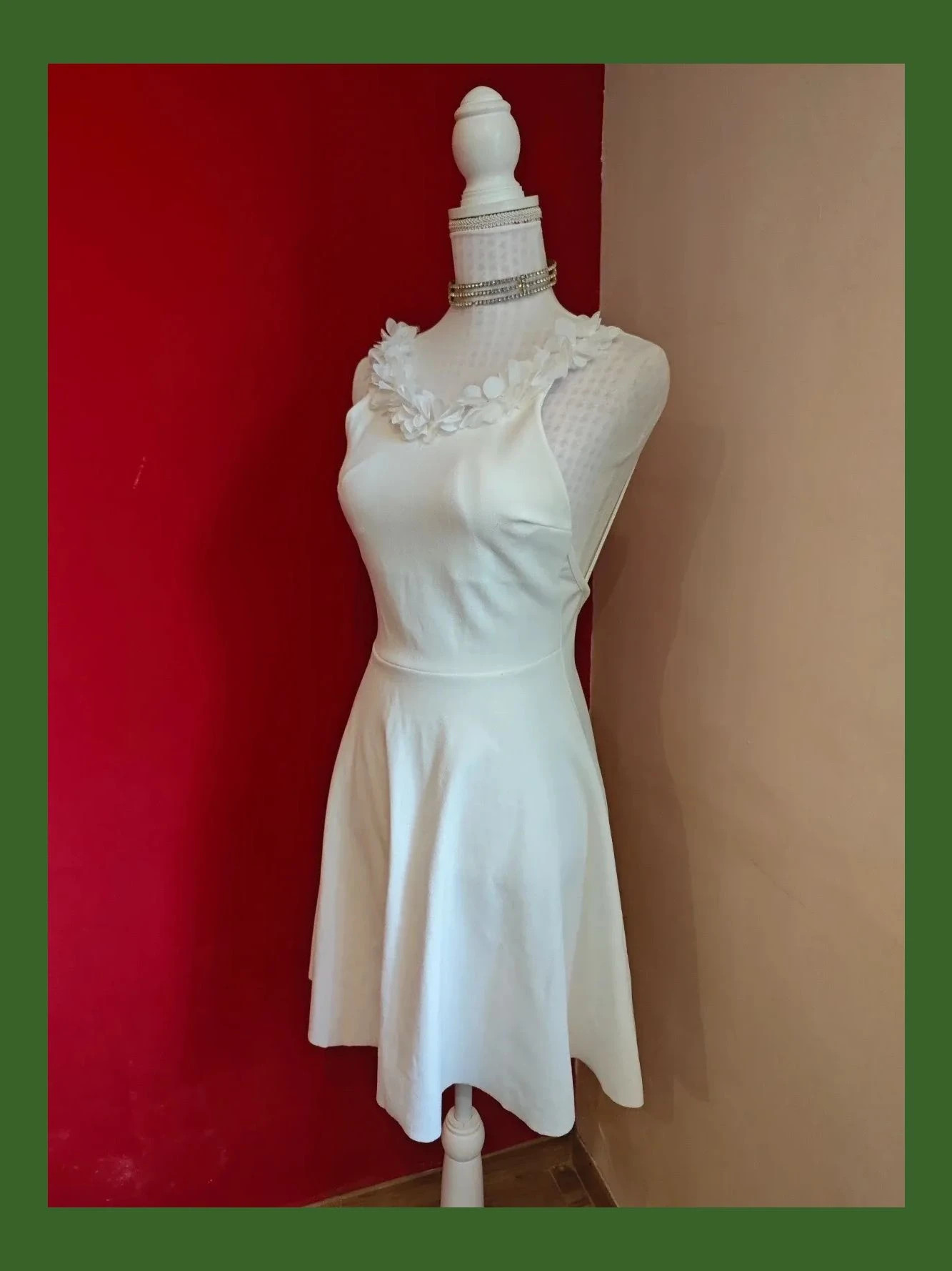 🎁 Espectacular vestido blanco con flores de gasa en escote y tirante trasero – Vintage Girl – taille S / 36 / 8 3