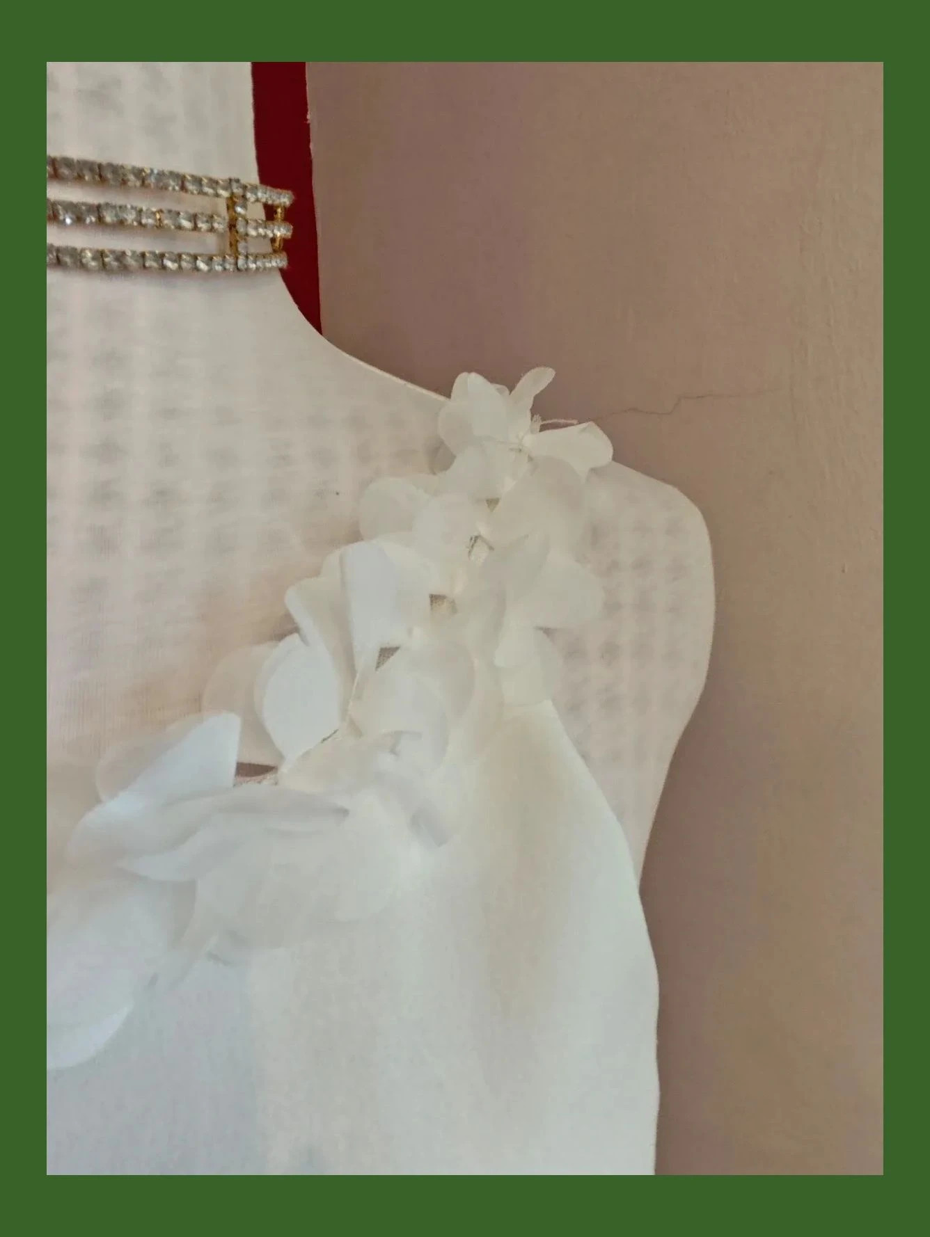 🎁 Espectacular vestido blanco con flores de gasa en escote y tirante trasero – Vintage Girl – taille S / 36 / 8 5