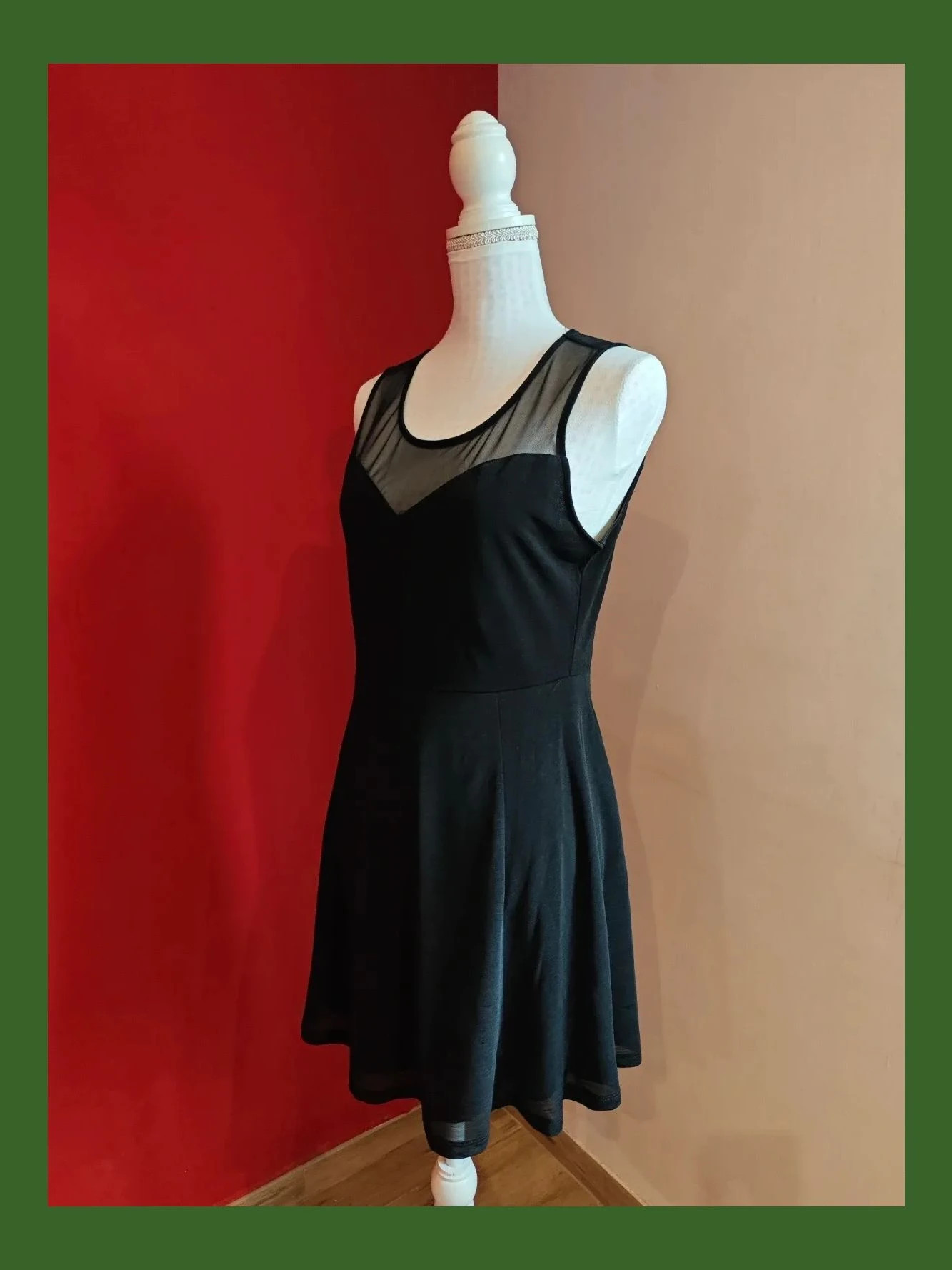 🌺 Elegante vestido de gasa elástica negra con transparencias en escote corazón – H&M Divided – taille M / 38 / 10 2
