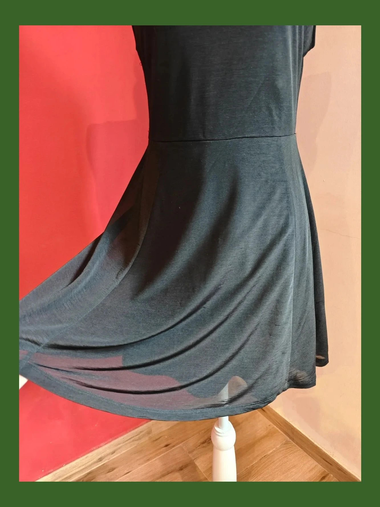🌺 Elegante vestido de gasa elástica negra con transparencias en escote corazón – H&M Divided – taille M / 38 / 10 4