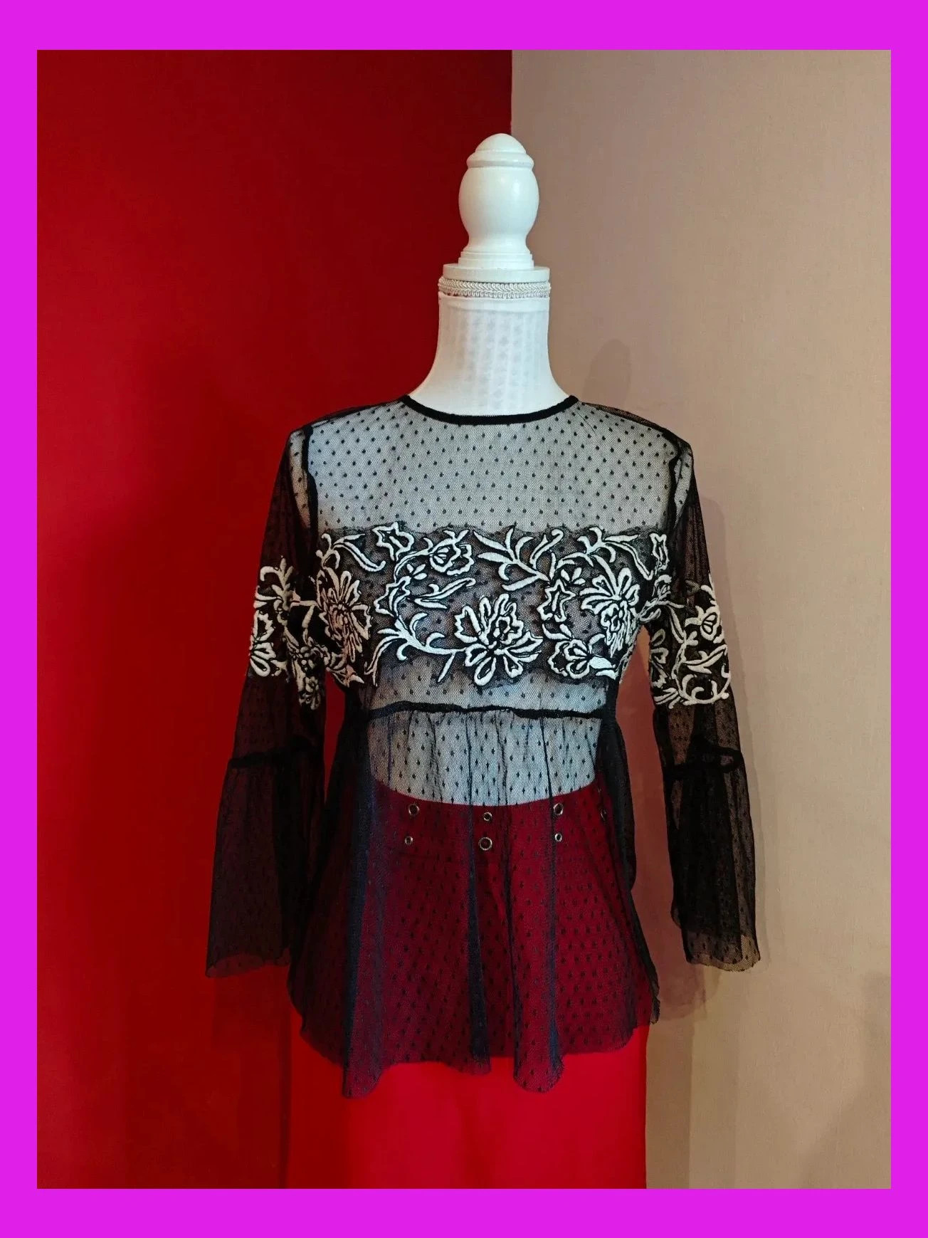 🌺Divina blusa de tela plumeti negra semitransparente con bordados blancos