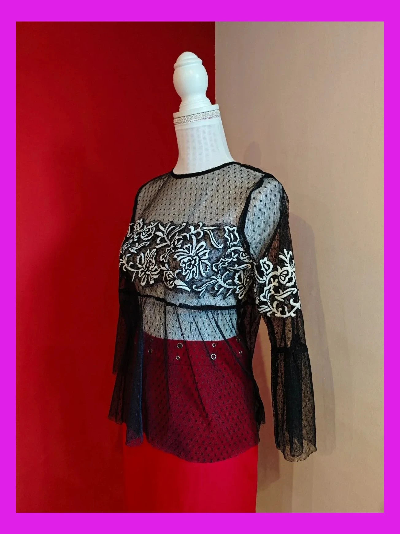 🌺Divina blusa de tela plumeti negra semitransparente con bordados blancos – Sfera Collection – taille L / 40 / 12 2