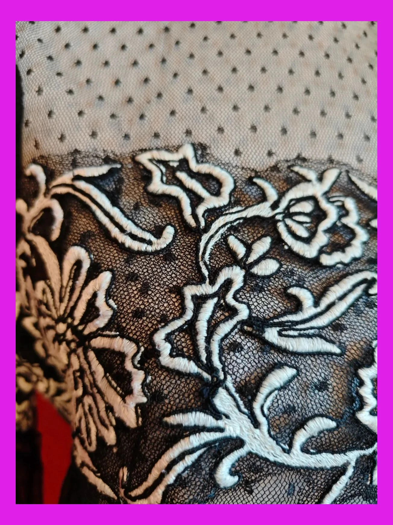 🌺Divina blusa de tela plumeti negra semitransparente con bordados blancos – Sfera Collection – taille L / 40 / 12 3