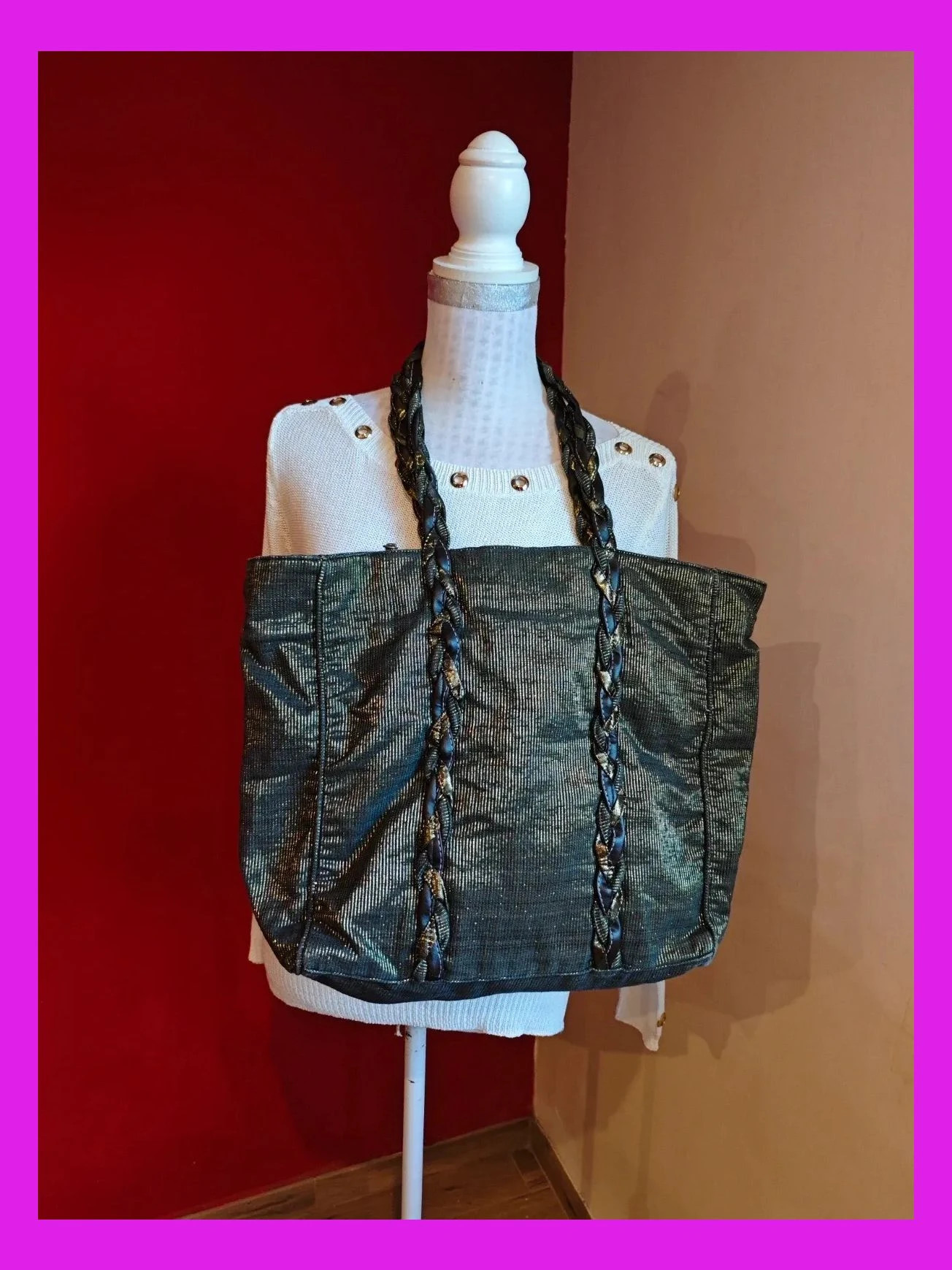 🌺Bolso de hombro, de tela dorada con rayitas, con asas trenzadas en esa tela y símil piel
