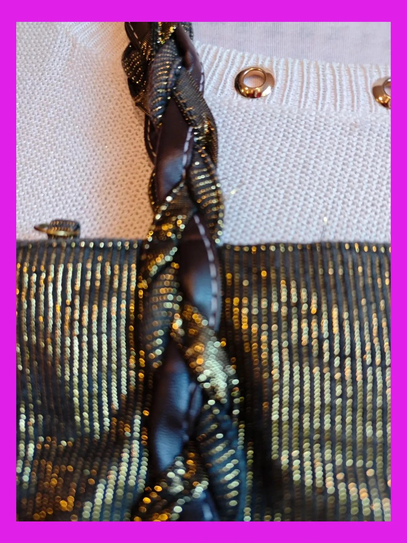 🌺Bolso de hombro, de tela dorada con rayitas, con asas trenzadas en esa tela y símil piel – Boutique privée 2
