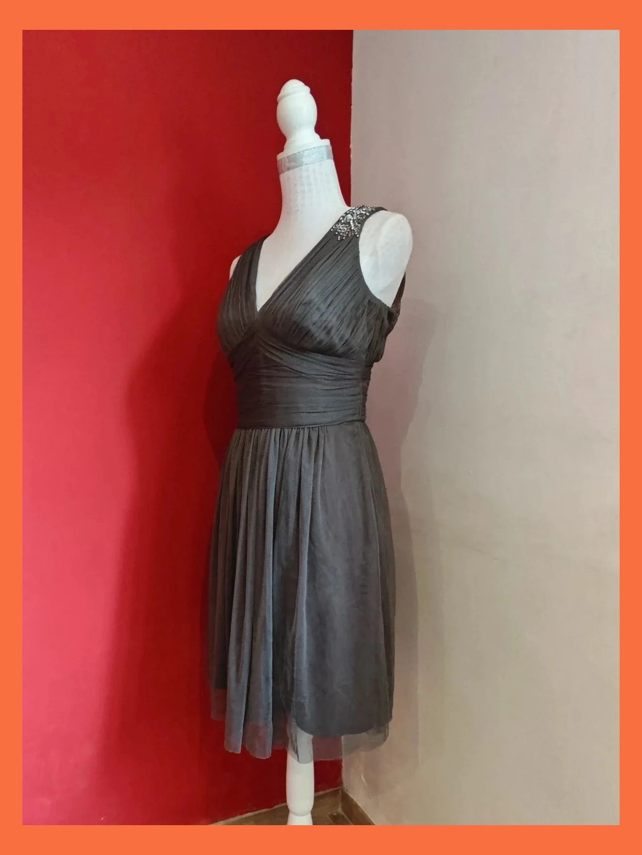 🌺 Maravilloso vestido de gasa gris y parte superior drapeada y con brillantes plateados,de Esprit – Esprit – taille M / 38 / 10 3
