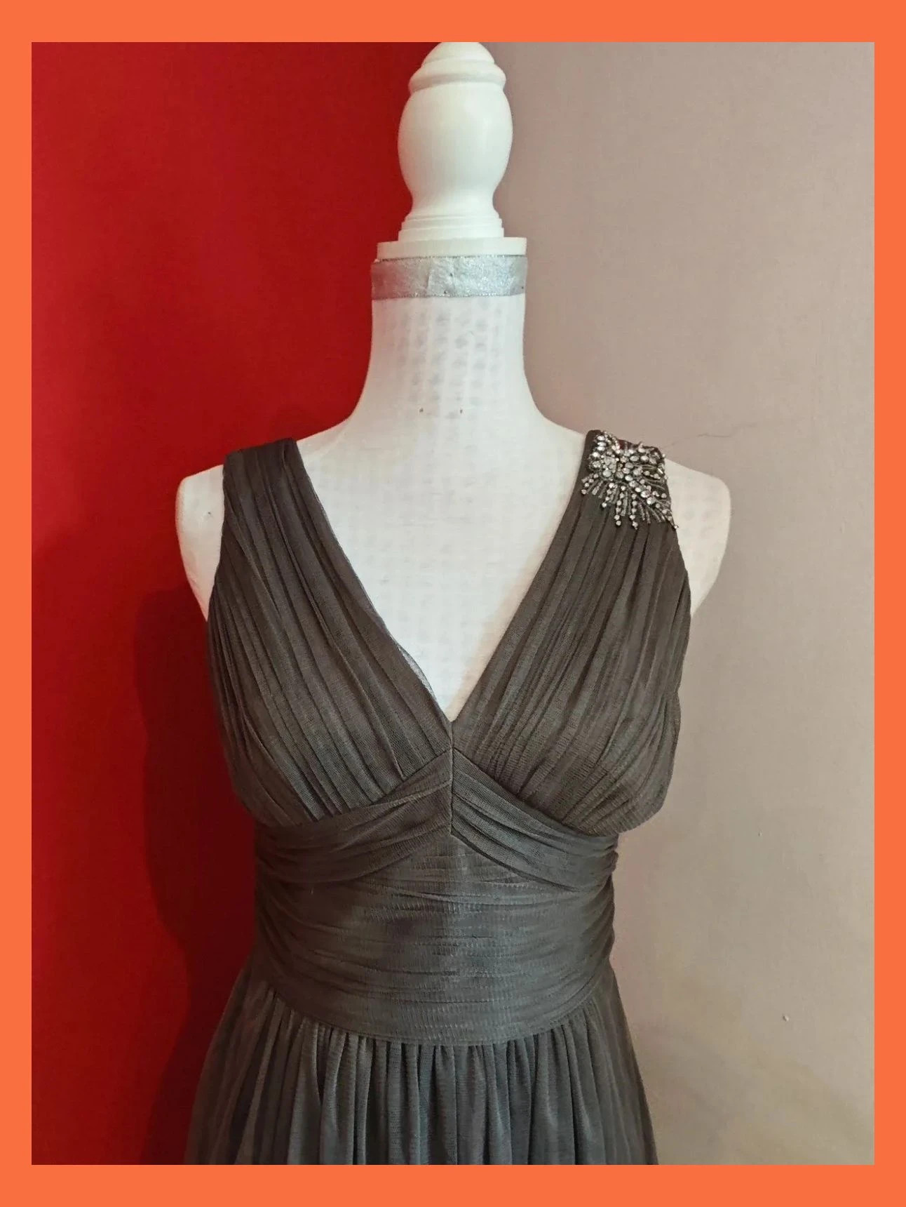 🌺 Maravilloso vestido de gasa gris y parte superior drapeada y con brillantes plateados,de Esprit – Esprit – taille M / 38 / 10 4