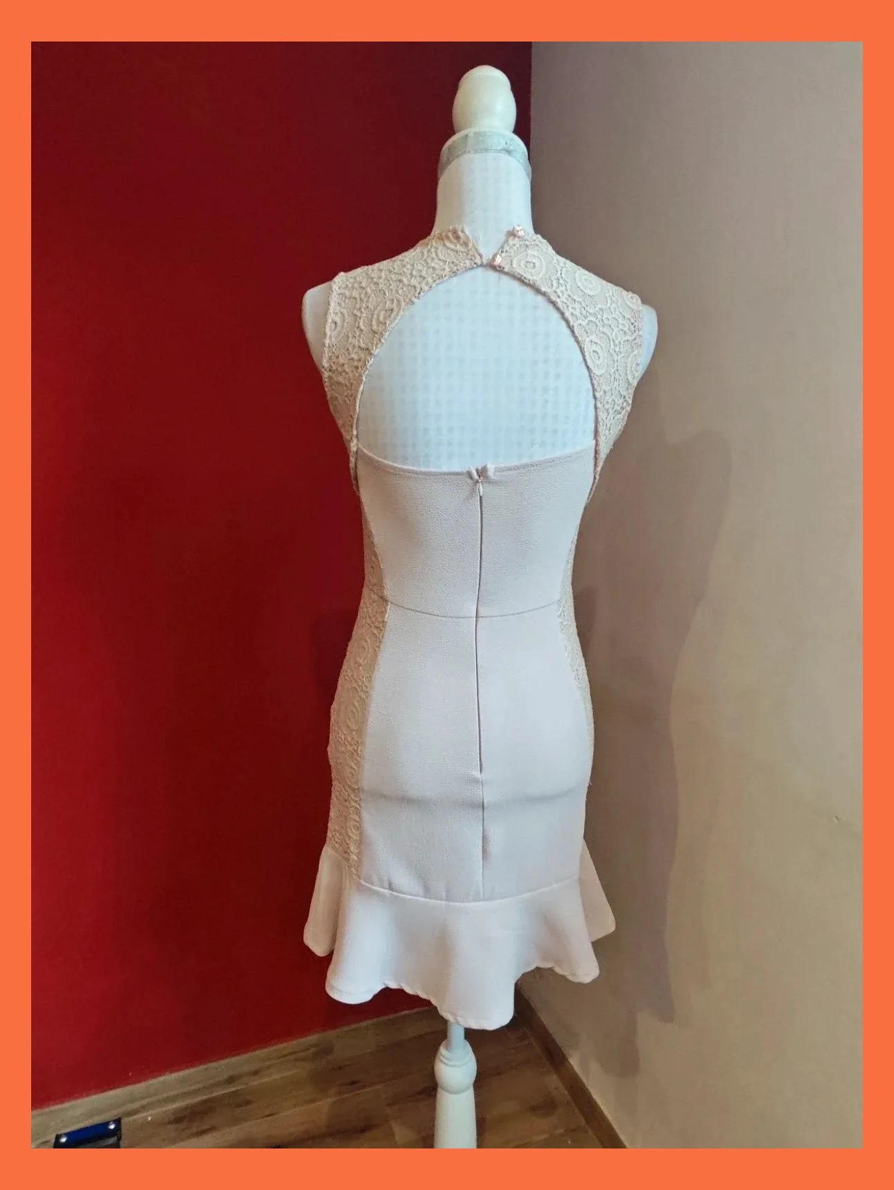 🌺Estiloso vestido de coctel tono rosa clarito con blonda en laterales y parte superior – Cayro – taille S / 36 / 8 5