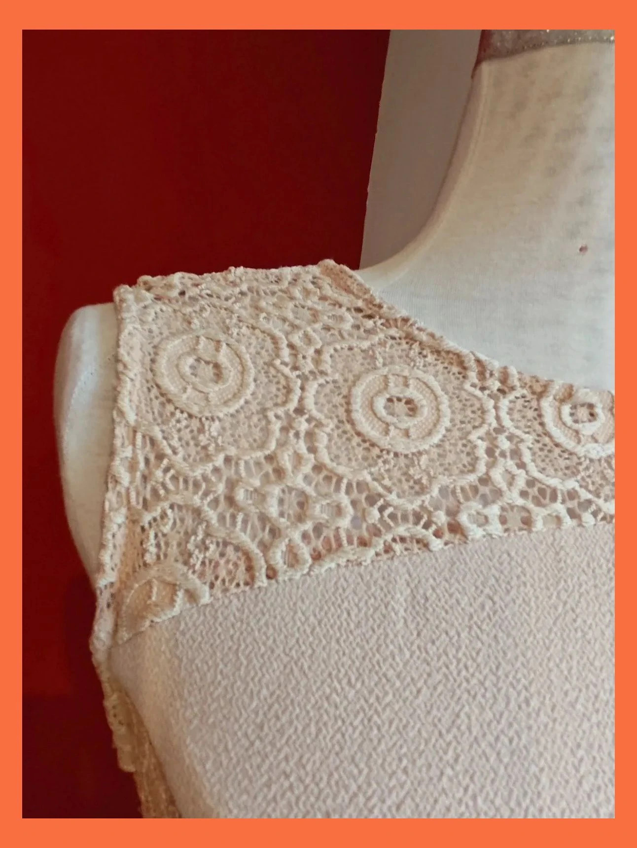🌺Estiloso vestido de coctel tono rosa clarito con blonda en laterales y parte superior – Cayro – taille S / 36 / 8 4