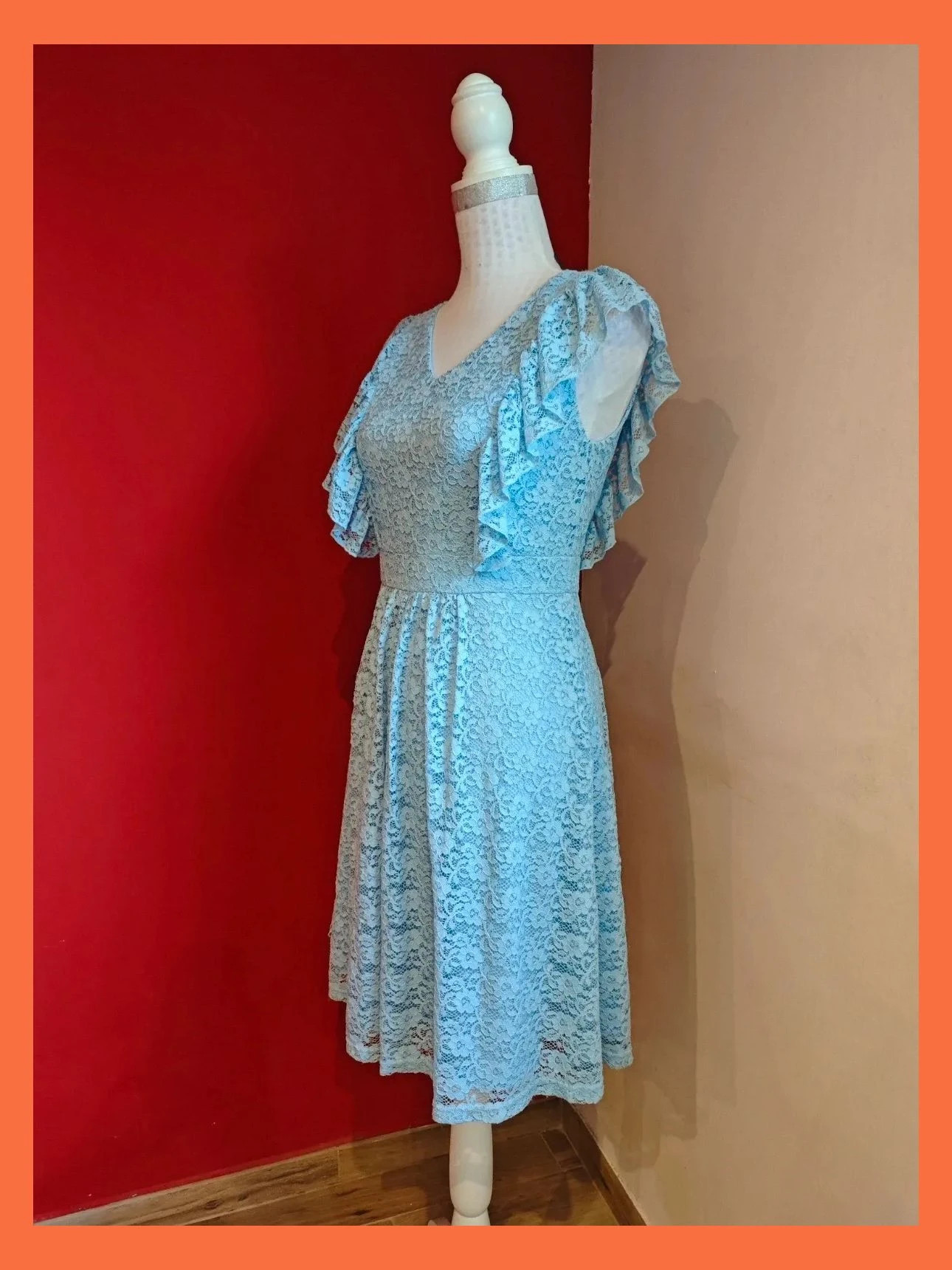 🌺 Vestido increíble de blonda elástica azul claro con volantes en los lados, talla M – Yumi – taille M / 38 / 10 3
