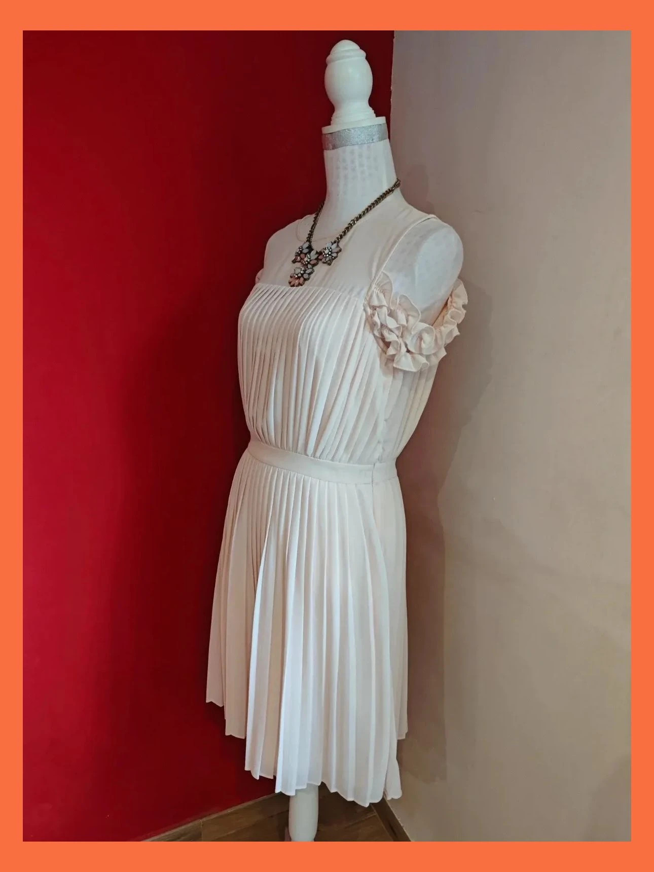 🌺 Elegante vestido plisado color rosa palo con tirantes fruncidos caídos sobre los brazos, de Vila – Vila – taille M / 38 / 10 3