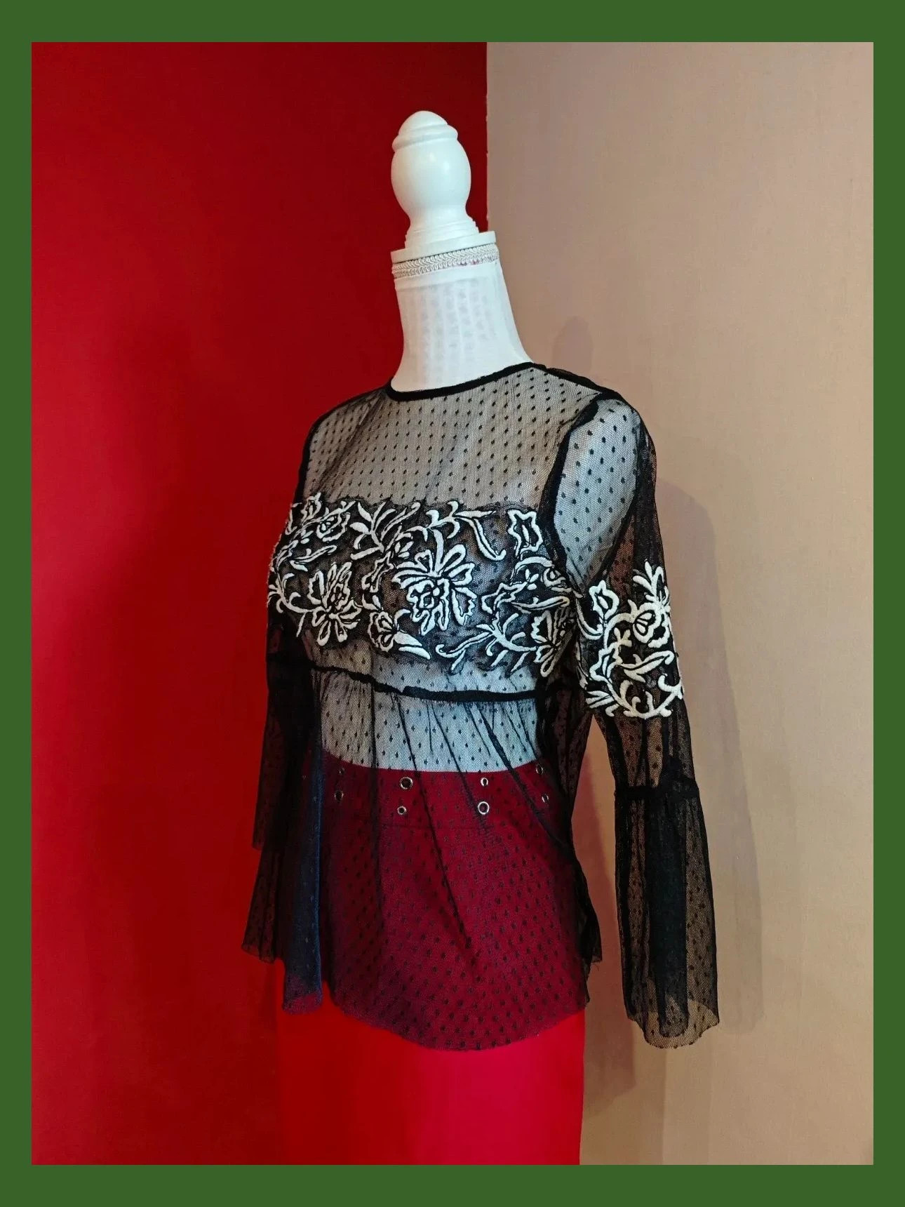 🌺Divina blusa de tela plumeti negra semitransparente con bordados blancos – Sfera Collection – taille L / 40 / 12 2