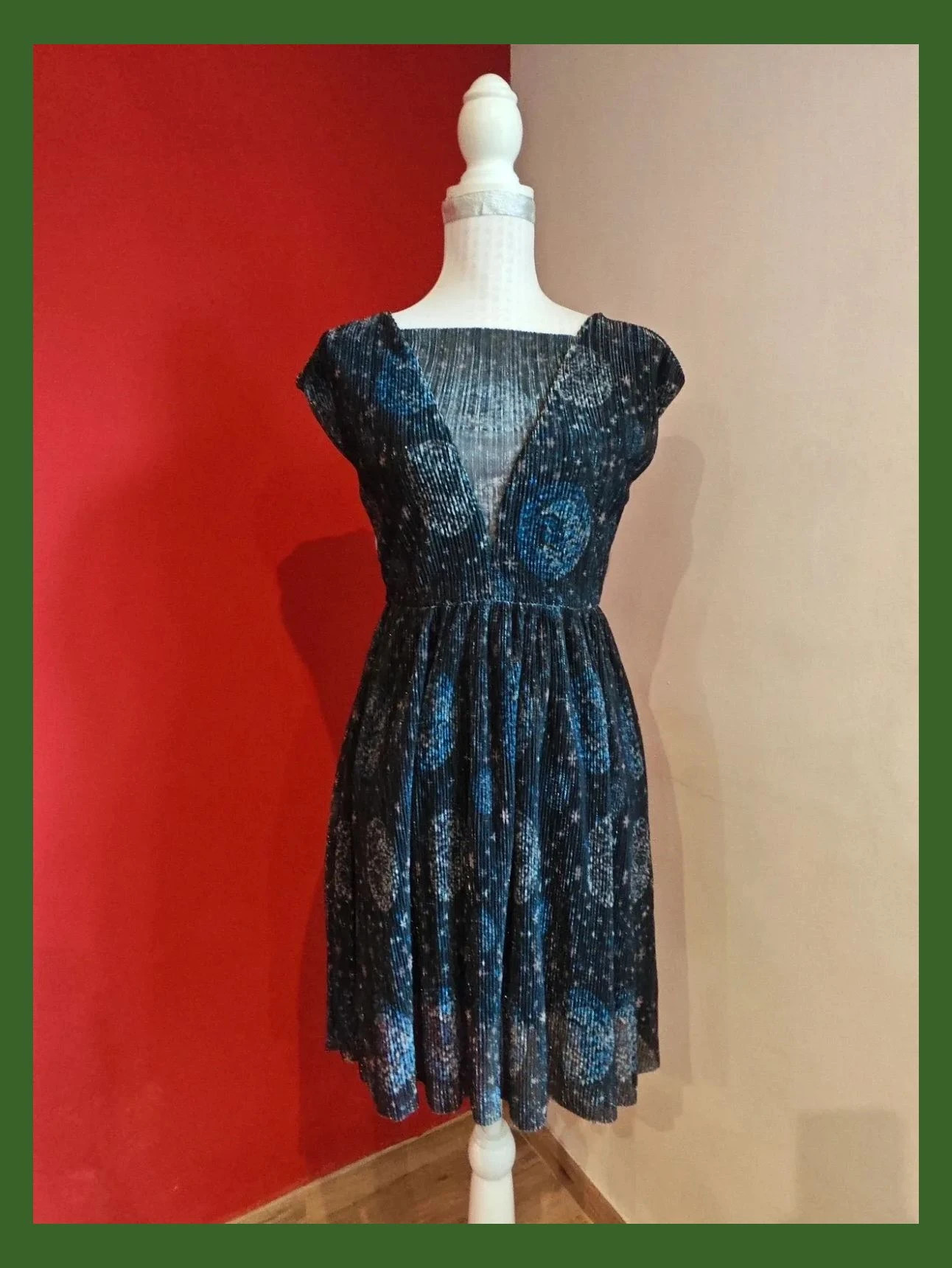 🌺 Elegante vestido para eventos de gasa plisada negra con brillos plateados y espalda abierta – Clockhouse – taille M / 38 / 10 2