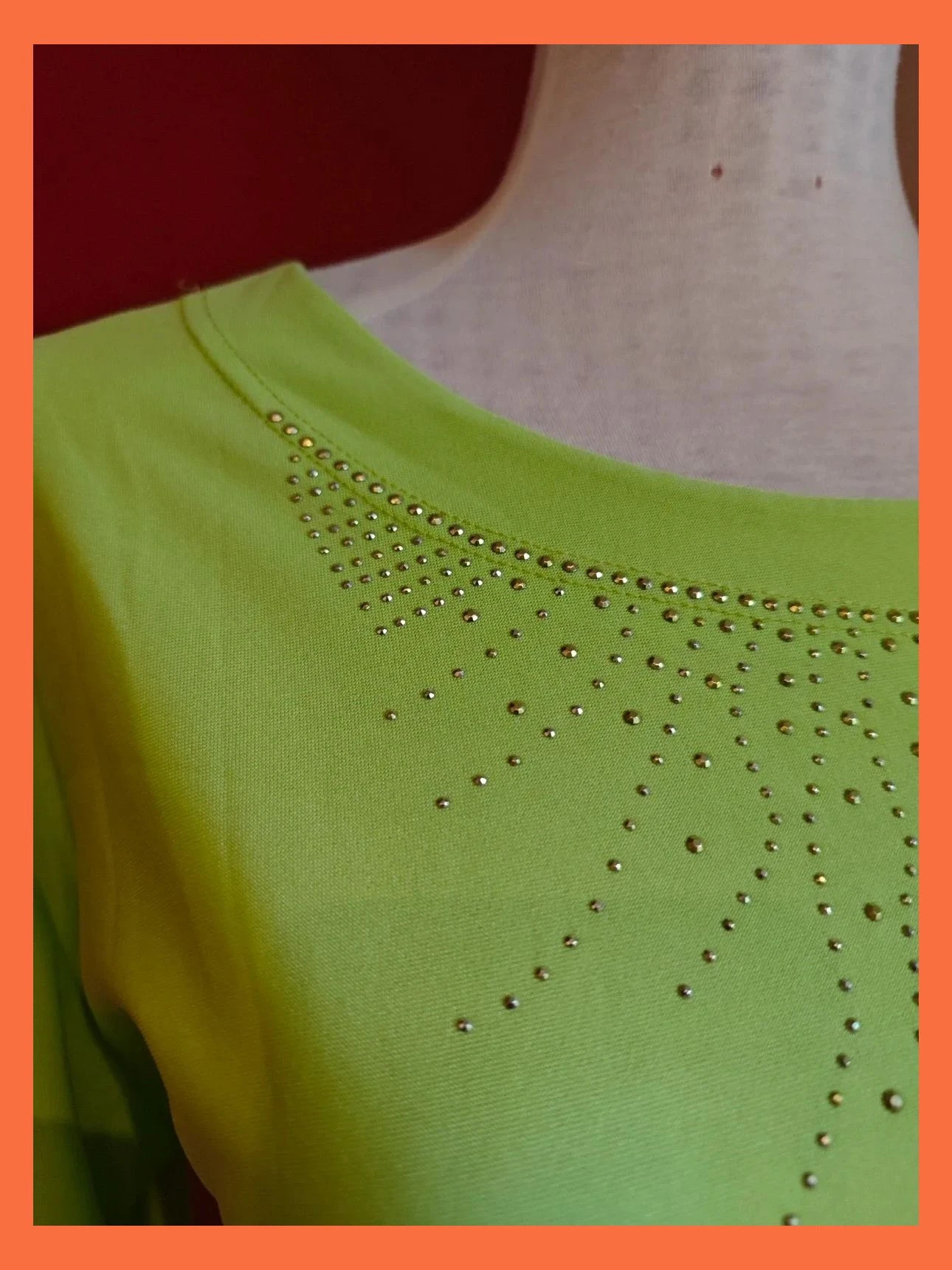 🌺 Camiseta verde menta claro con brillantitos plateados en escote – Hooray – taille 5XL / 50 / 22 3
