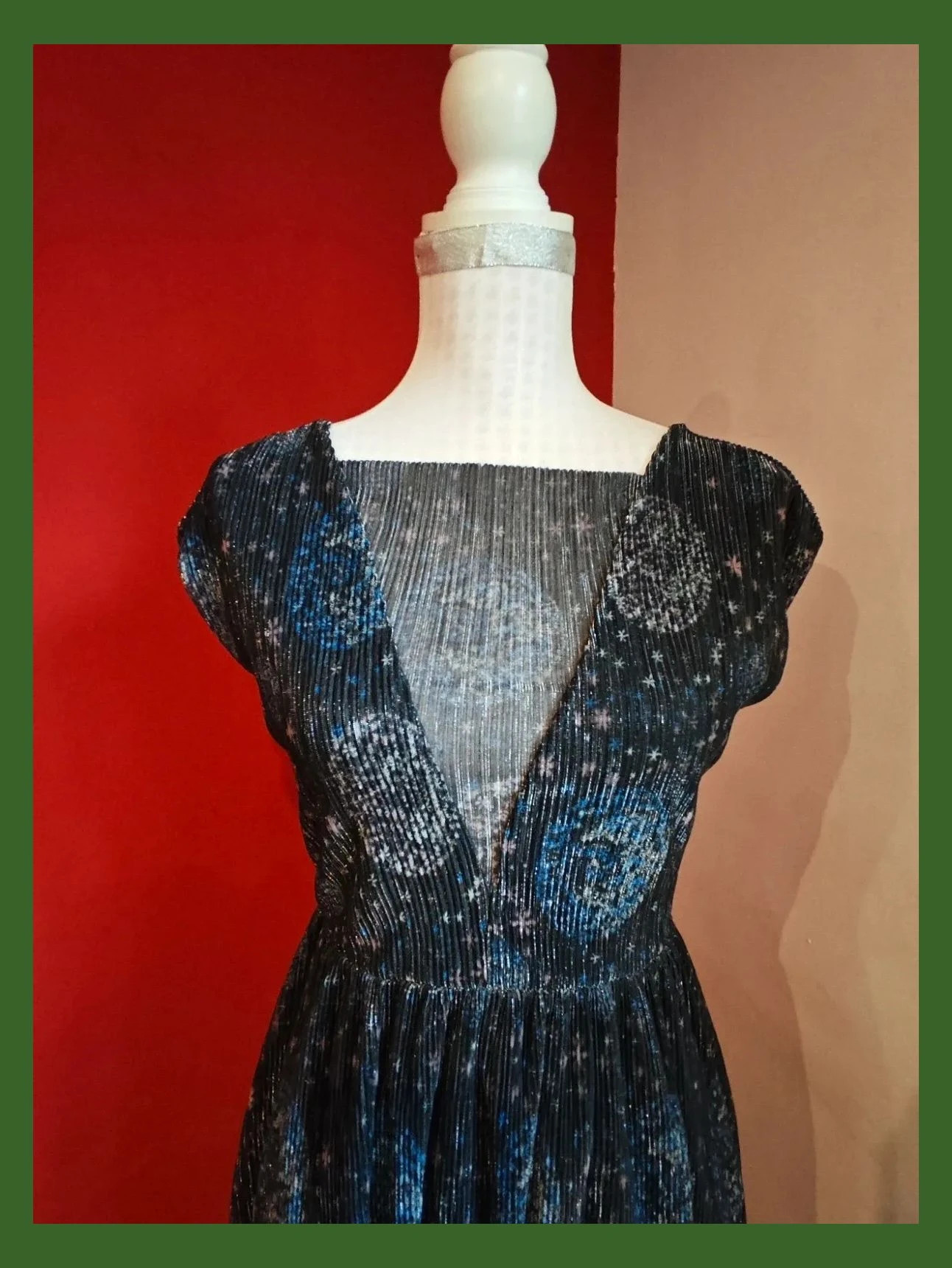 🌺 Elegante vestido para eventos de gasa plisada negra con brillos plateados y espalda abierta – Clockhouse – taille M / 38 / 10 5