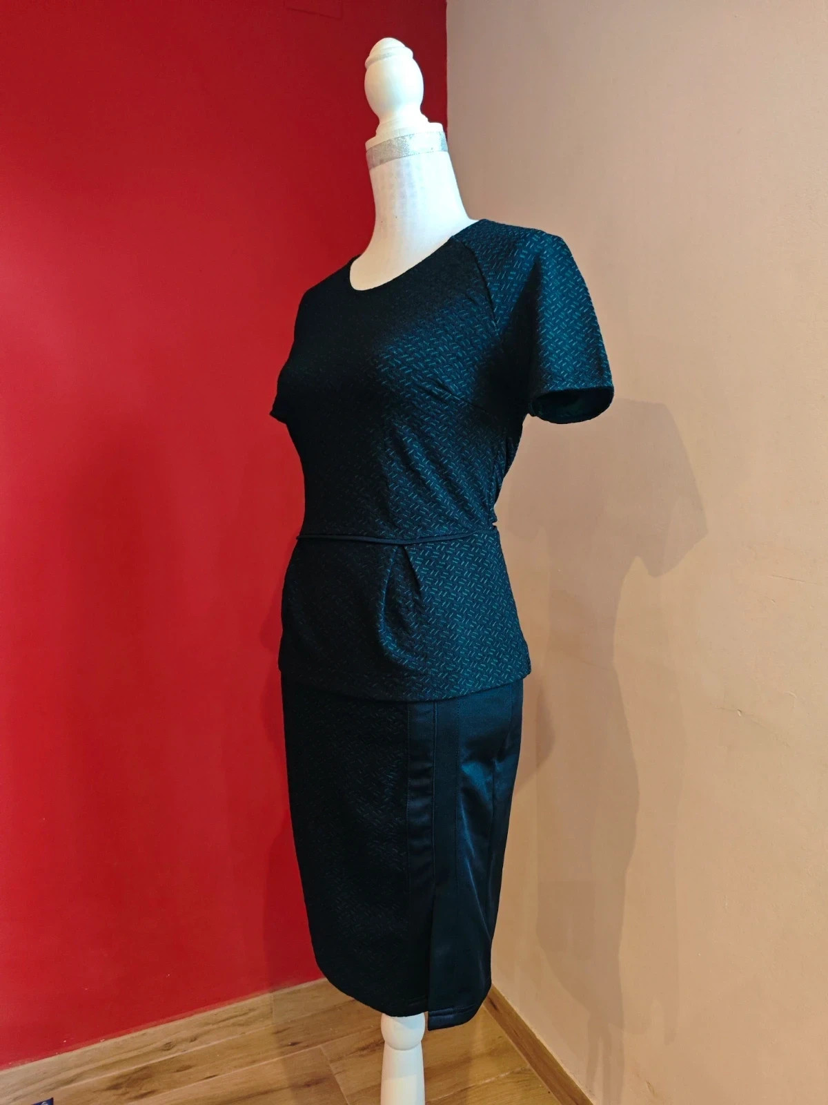 🌺 Elegante conjunto de falda y top negro con pintas verdes, de Trucco – Trucco – taille M / 38 / 10 2