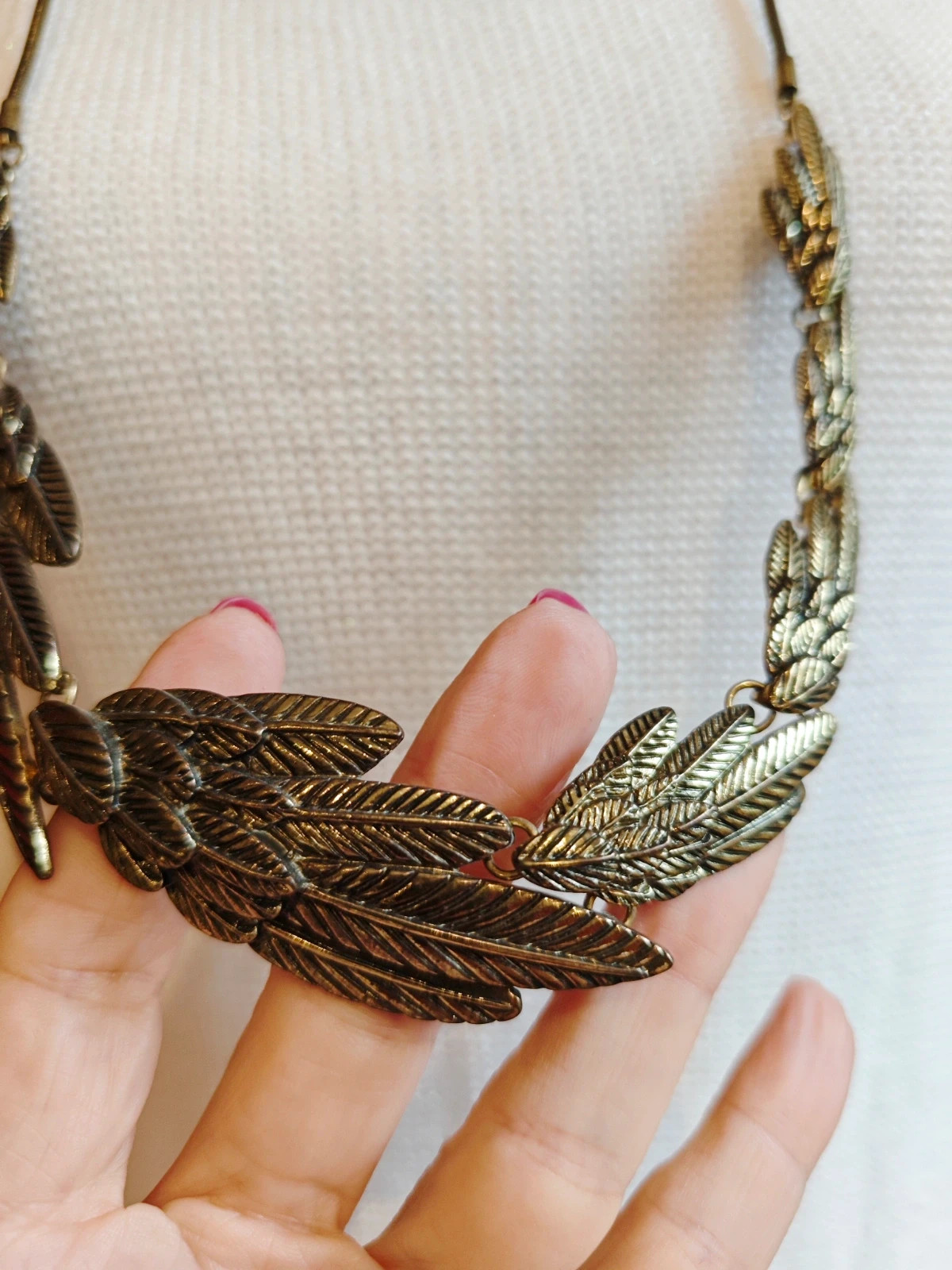 🌺 Precioso collar vintage largo dorado envejecido con hojas grabadas – Vintage Dressing 2