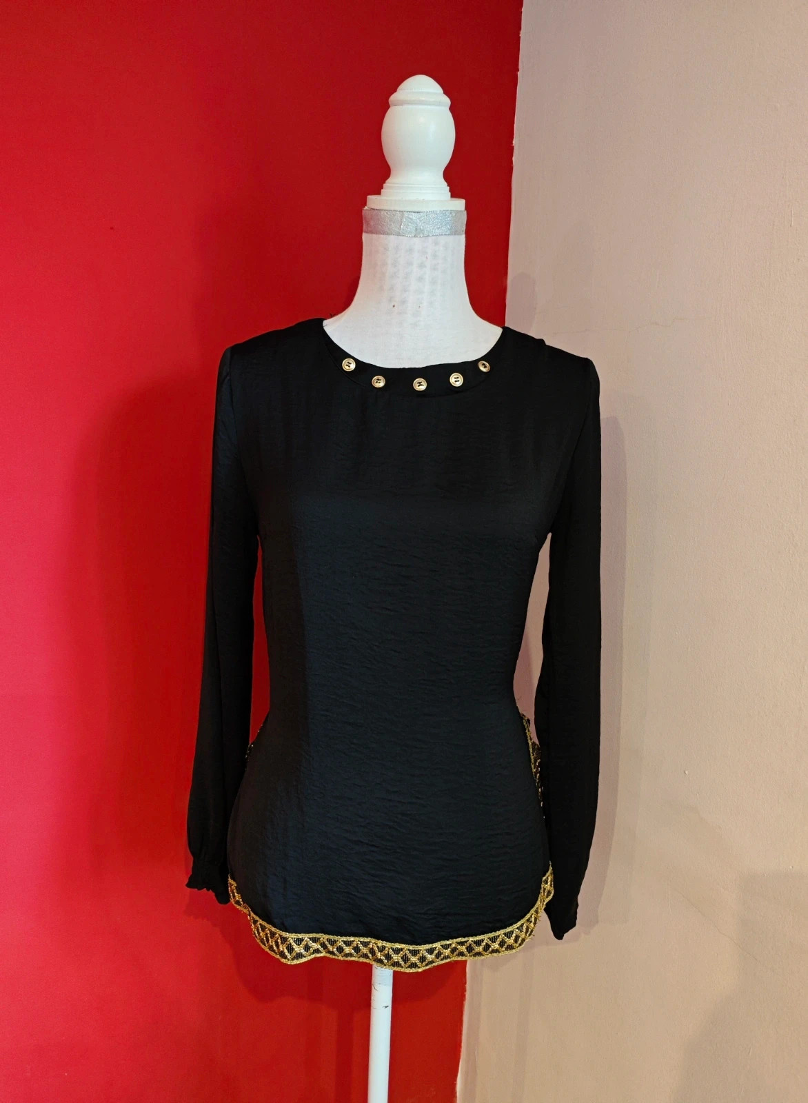 🌺Blusa negra con botones dorados en cuello y pasamanería dorada en bajo, talla M – Festa – taille M / 38 / 10 2
