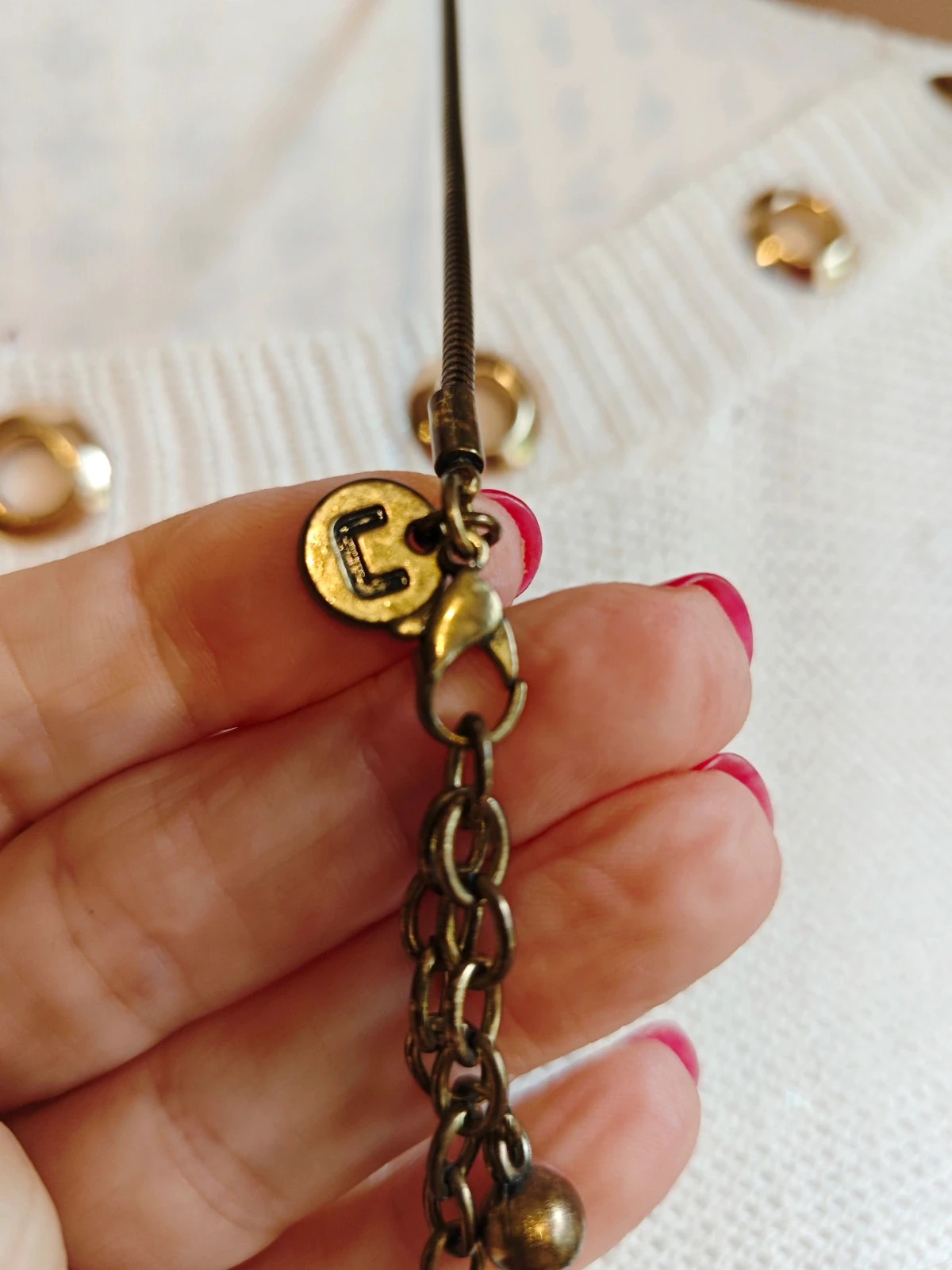 🌺 Precioso collar vintage largo dorado envejecido con hojas grabadas – Vintage Dressing 5