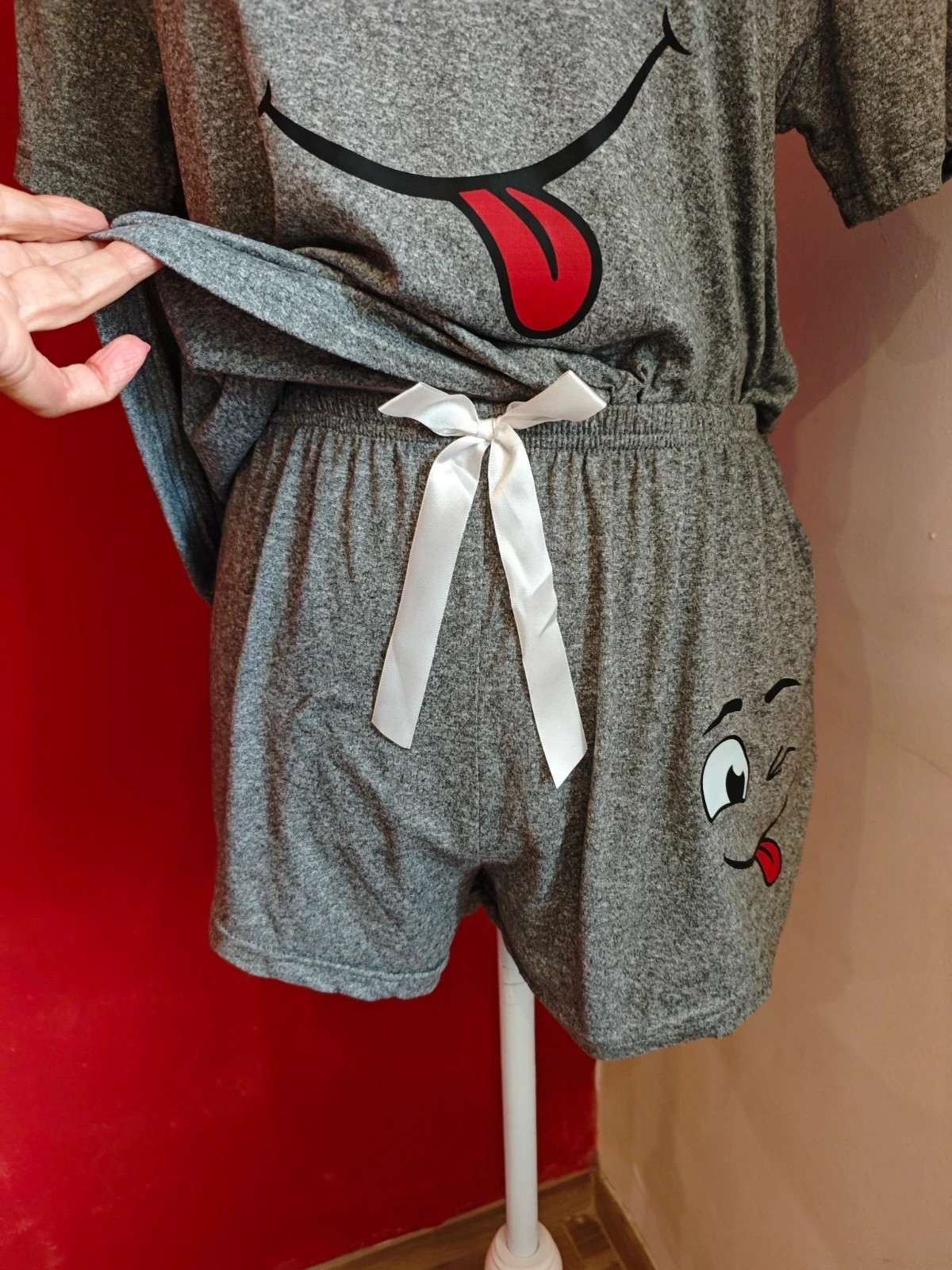 🌺Pijama short de dos piezas en color gris jaspeado, con divertido estampado de carita sonriente – taille M / 38 / 10 5