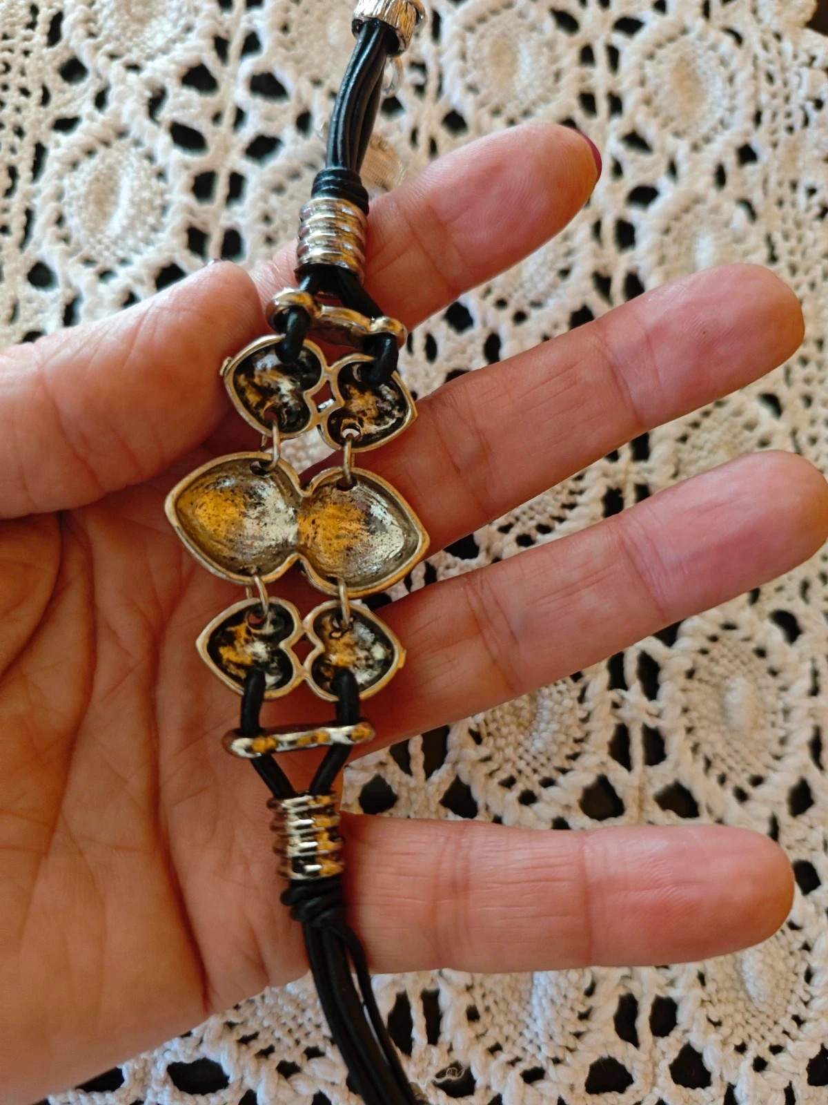 🌺Pulsera corazones plateados con brillante y cordón negro – Love 5