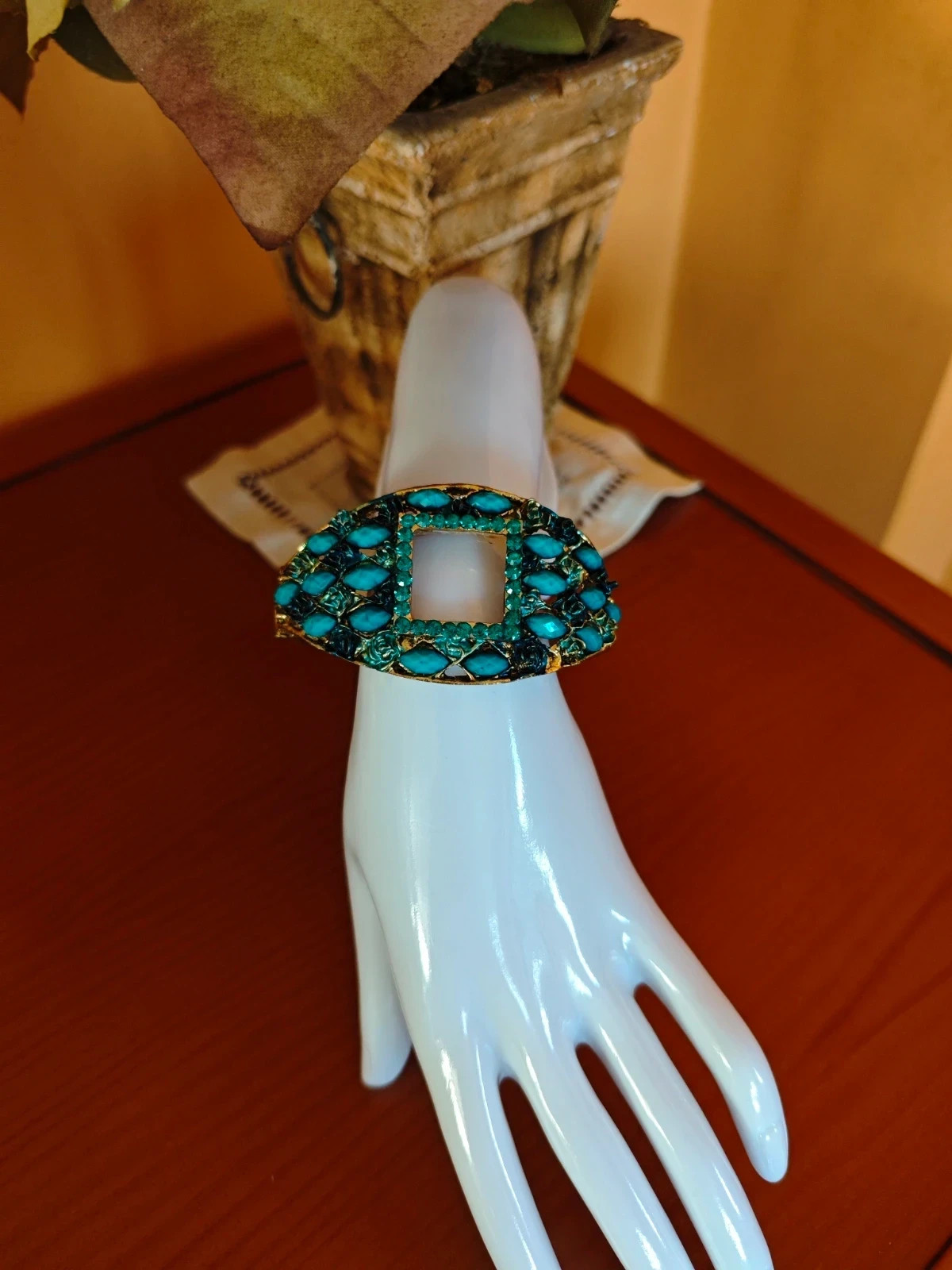🌺Pulsera vintage dorado envejecido con abalorios azul turquesa. Cierre de clip 3