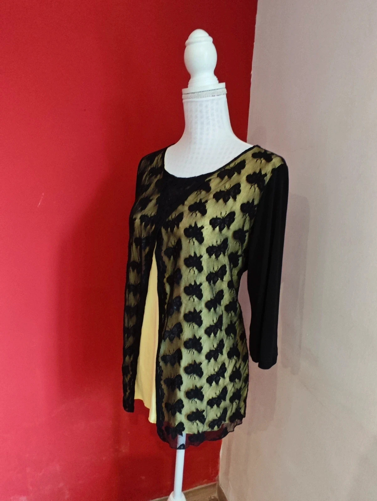 🌺Blusa efecto doble con solapas de gasa negra con mariposas y camiseta amarilla debajo – Antonella raxxoli – taille XL / 42 / 14 2