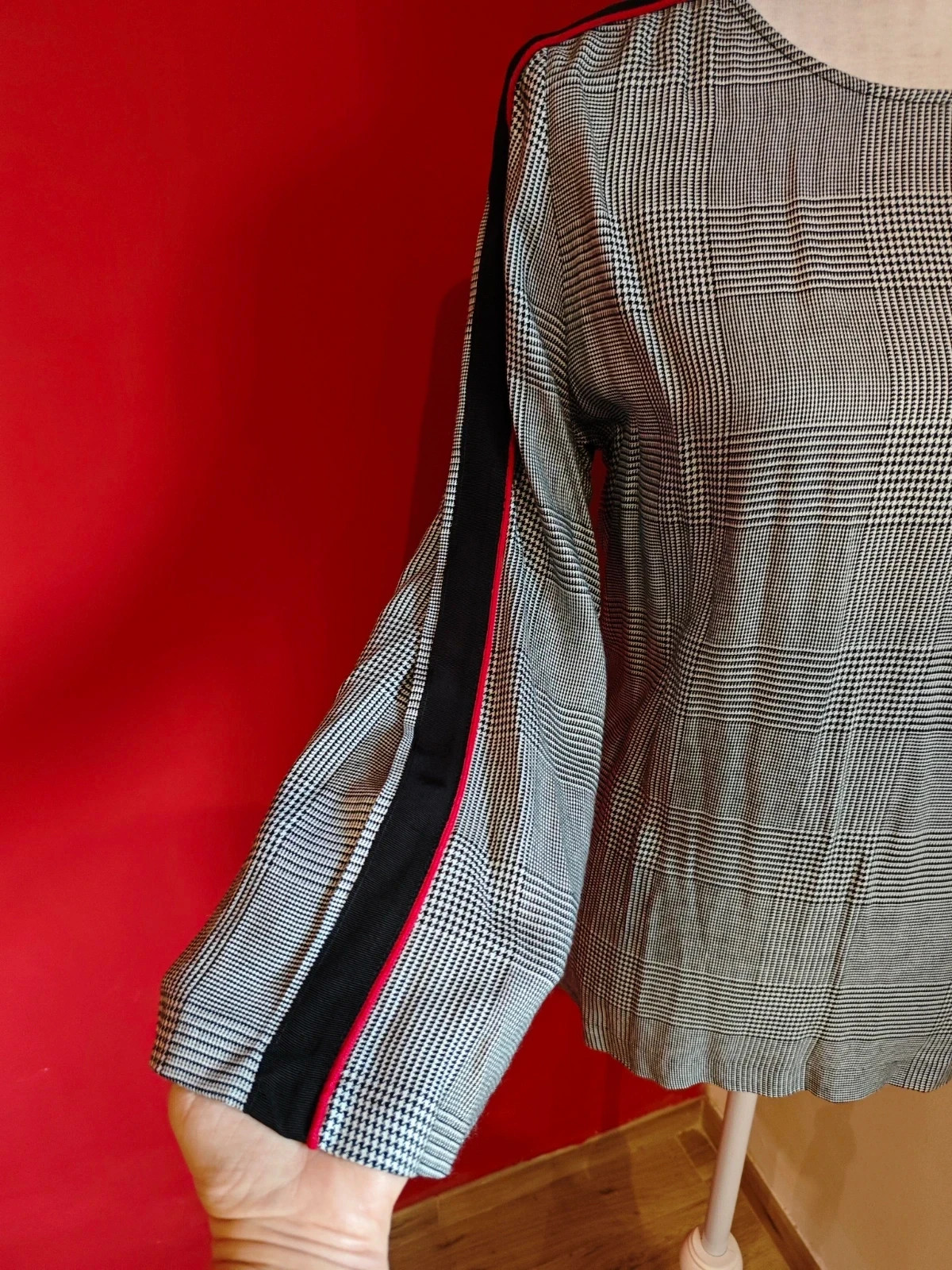 🌺Blusa estampado pata de gallo negro y blanco, con laterales negro y rojo, talla M – Mango – taille M / 38 / 10 4