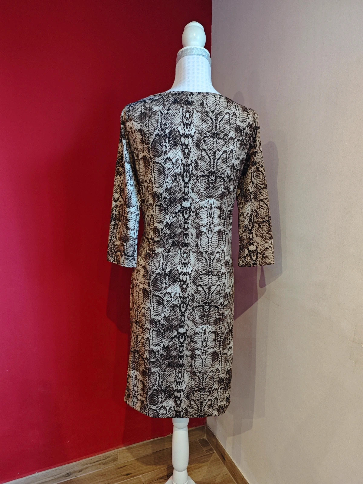 🌺Vestido estampado animal print cruzado con hebilla dorada, de Antea – Antea – taille S / 36 / 8 5