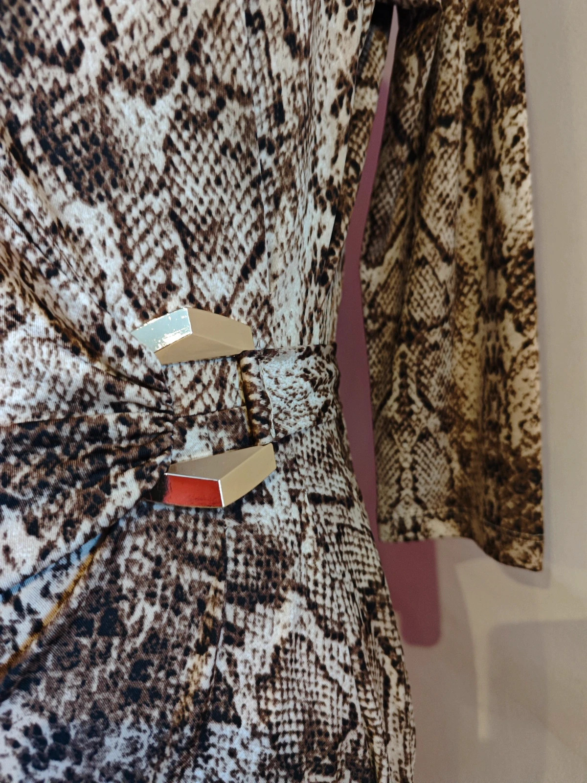 🌺Vestido estampado animal print cruzado con hebilla dorada, de Antea – Antea – taille S / 36 / 8 3