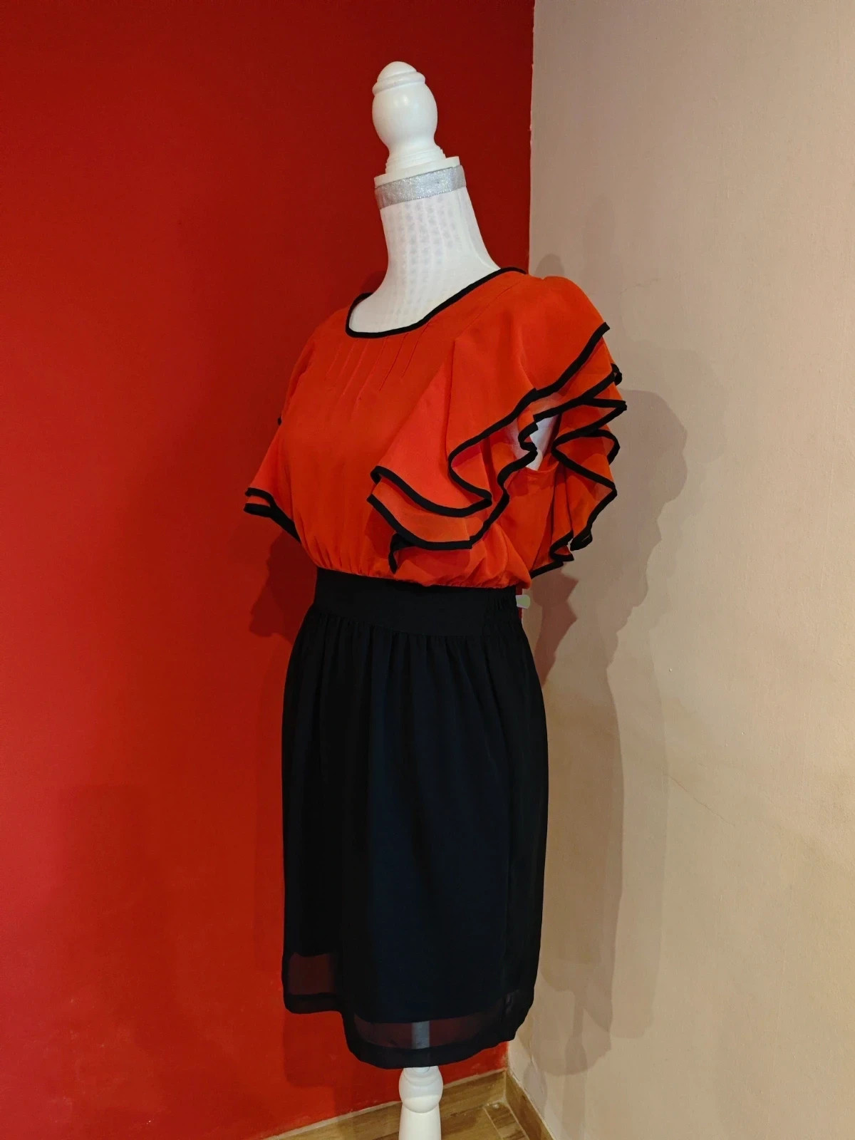 🌺 Bonito vestido vintage de gasa roja arriba y falda negra, con volantes ribeteados de negro – Vintage – taille XL / 42 / 14 2