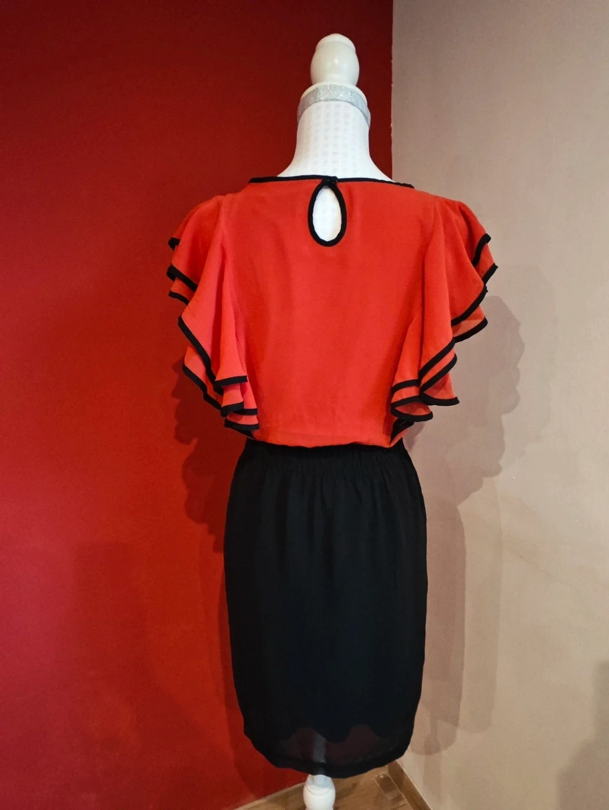 🌺 Bonito vestido vintage de gasa roja arriba y falda negra, con volantes ribeteados de negro – Vintage – taille XL / 42 / 14 4