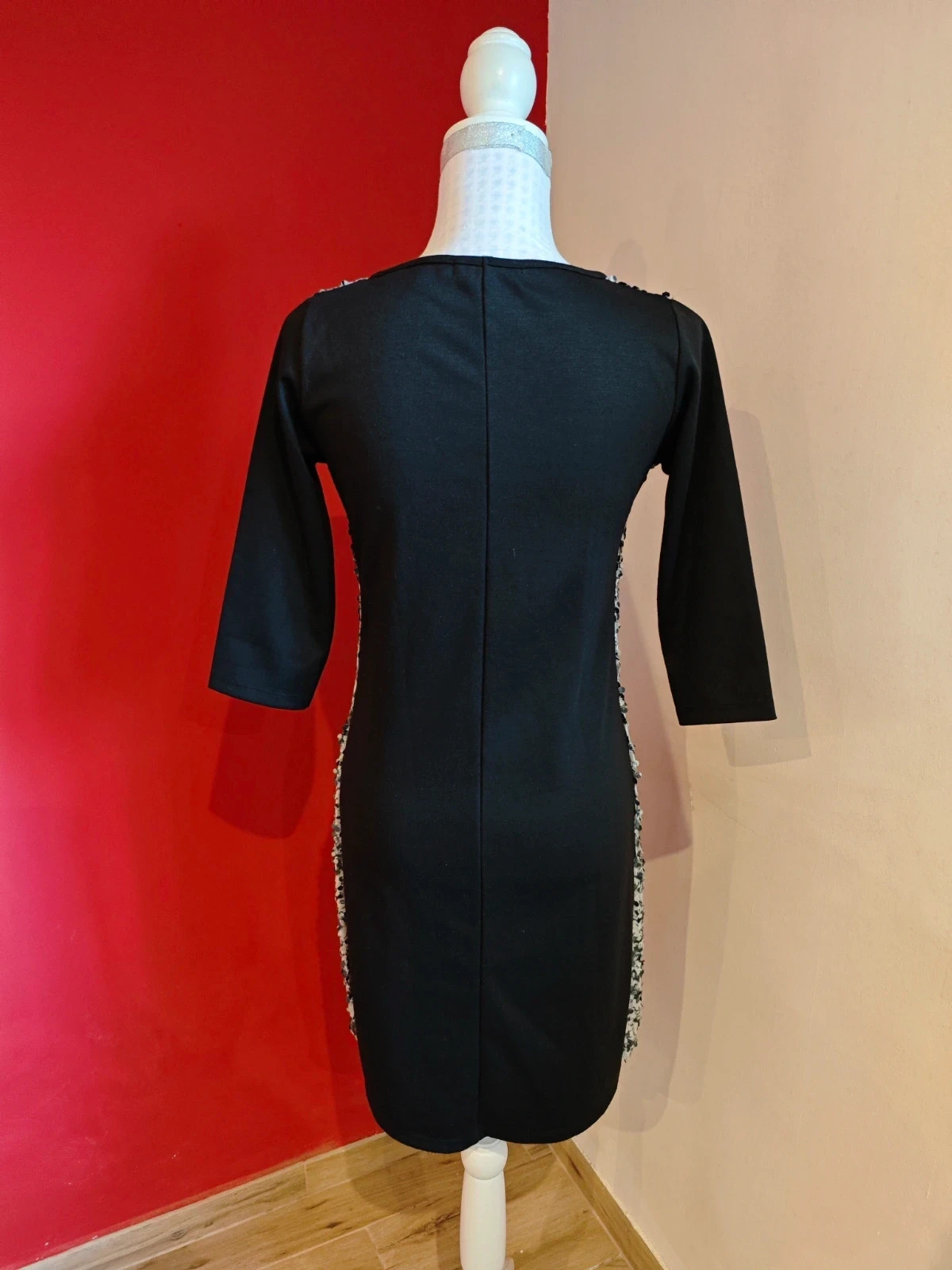 🌺 Vestido negro con el frente de gasa blanca cubierta de lentejuelas plateadas y blancas – Festa – taille M / 38 / 10 5