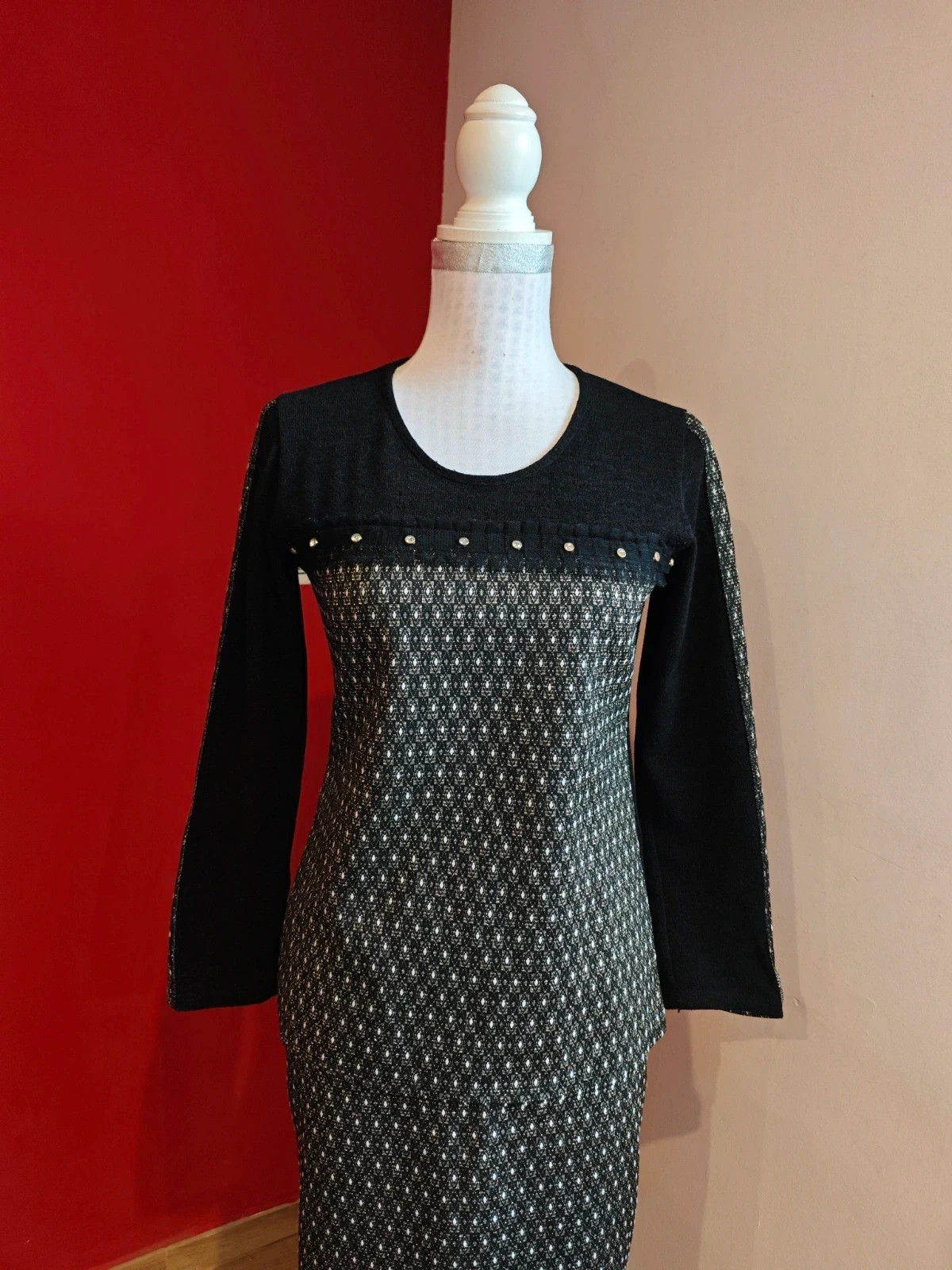 🌺 Elegante conjunto de blusa y falda punto negro y figuras doradas y blanco con brillantes – Festa – taille M / 38 / 10 4