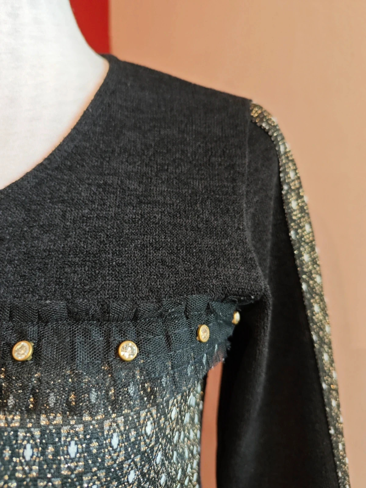 🌺 Elegante conjunto de blusa y falda punto negro y figuras doradas y blanco con brillantes – Festa – taille M / 38 / 10 5